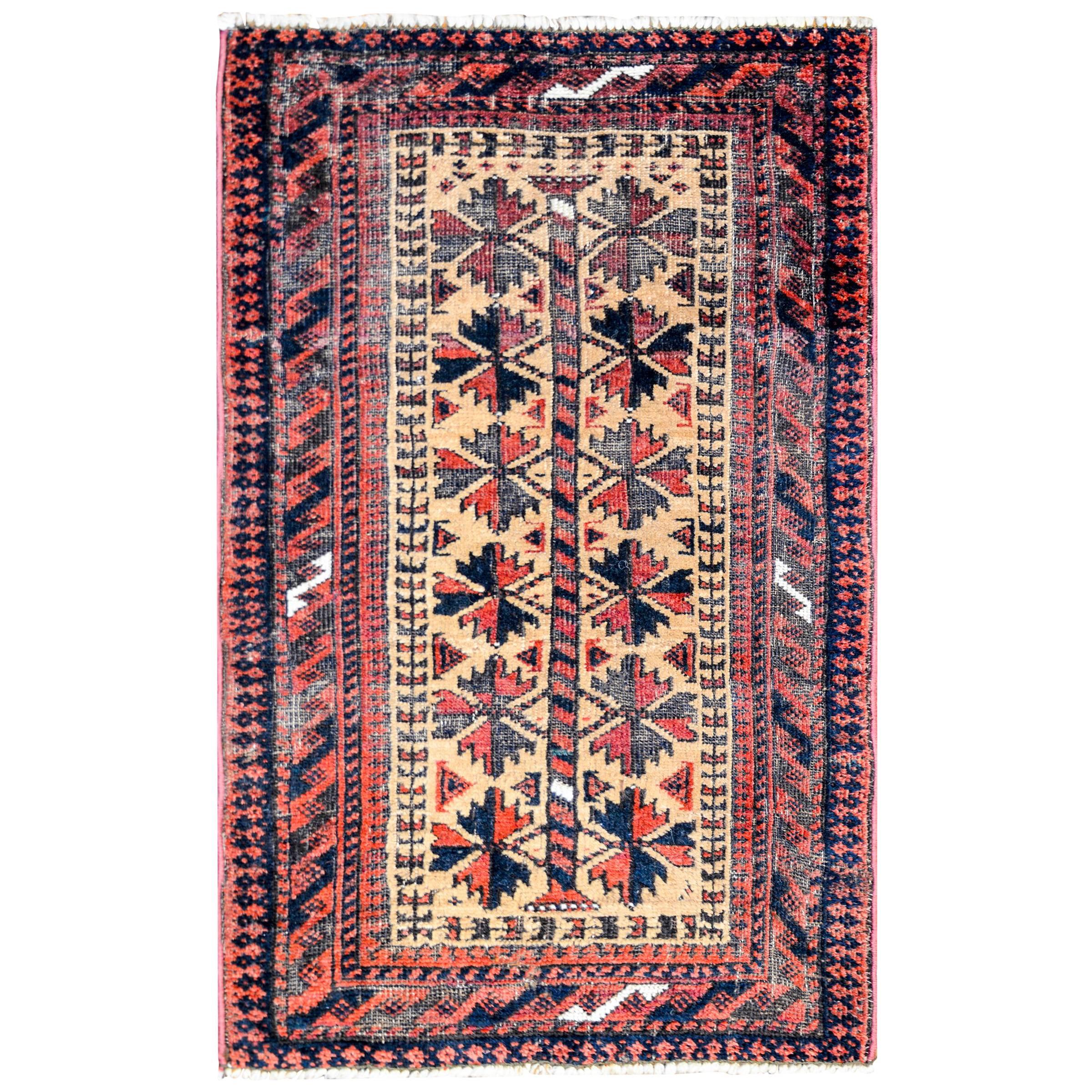 Merveilleux tapis baluchon ancien