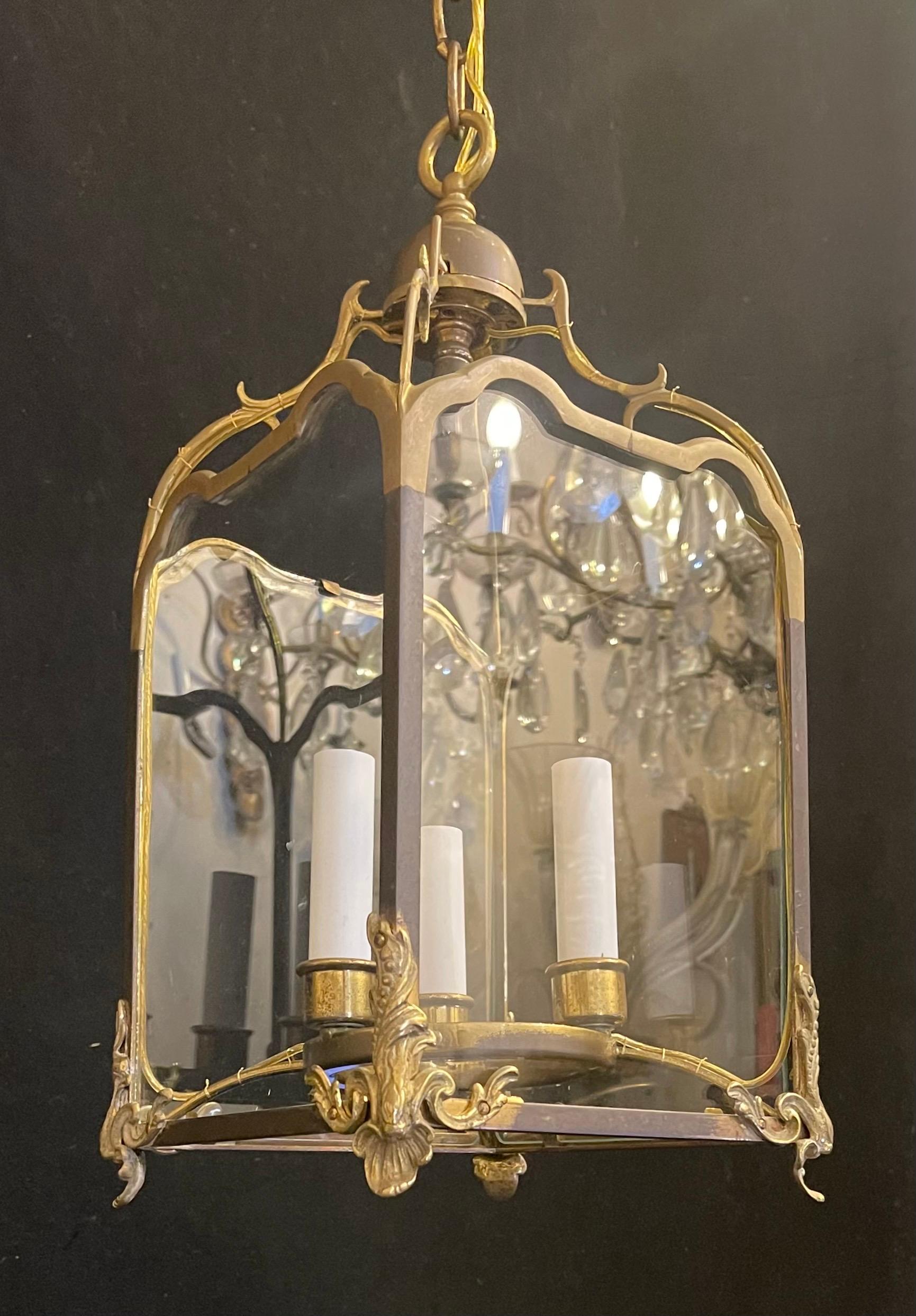 Wunderschöne antike Messing Filigran Vaughan Quadrat Glas Laterne Pendelleuchte (Louis XV.) im Angebot