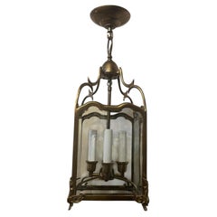 Merveilleuse lanterne suspendue carrée en verre Vaughan en laiton antique filigrané