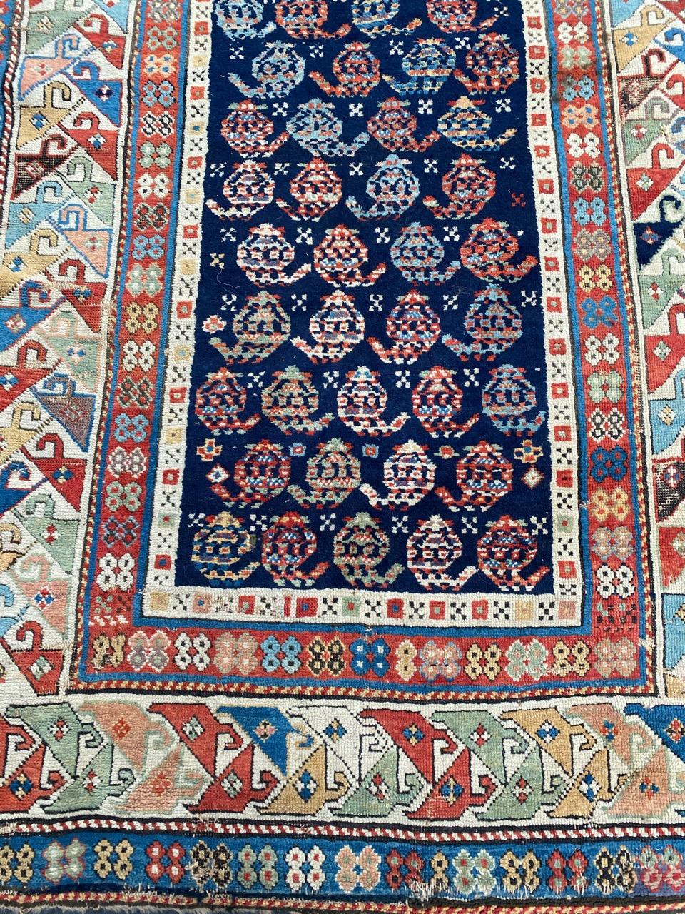 Beautiful 19th century Kazak rug with a nice geometrical and decorative design and beautiful natural colors, entirely hand knotted with wool velvet on wool foundation.