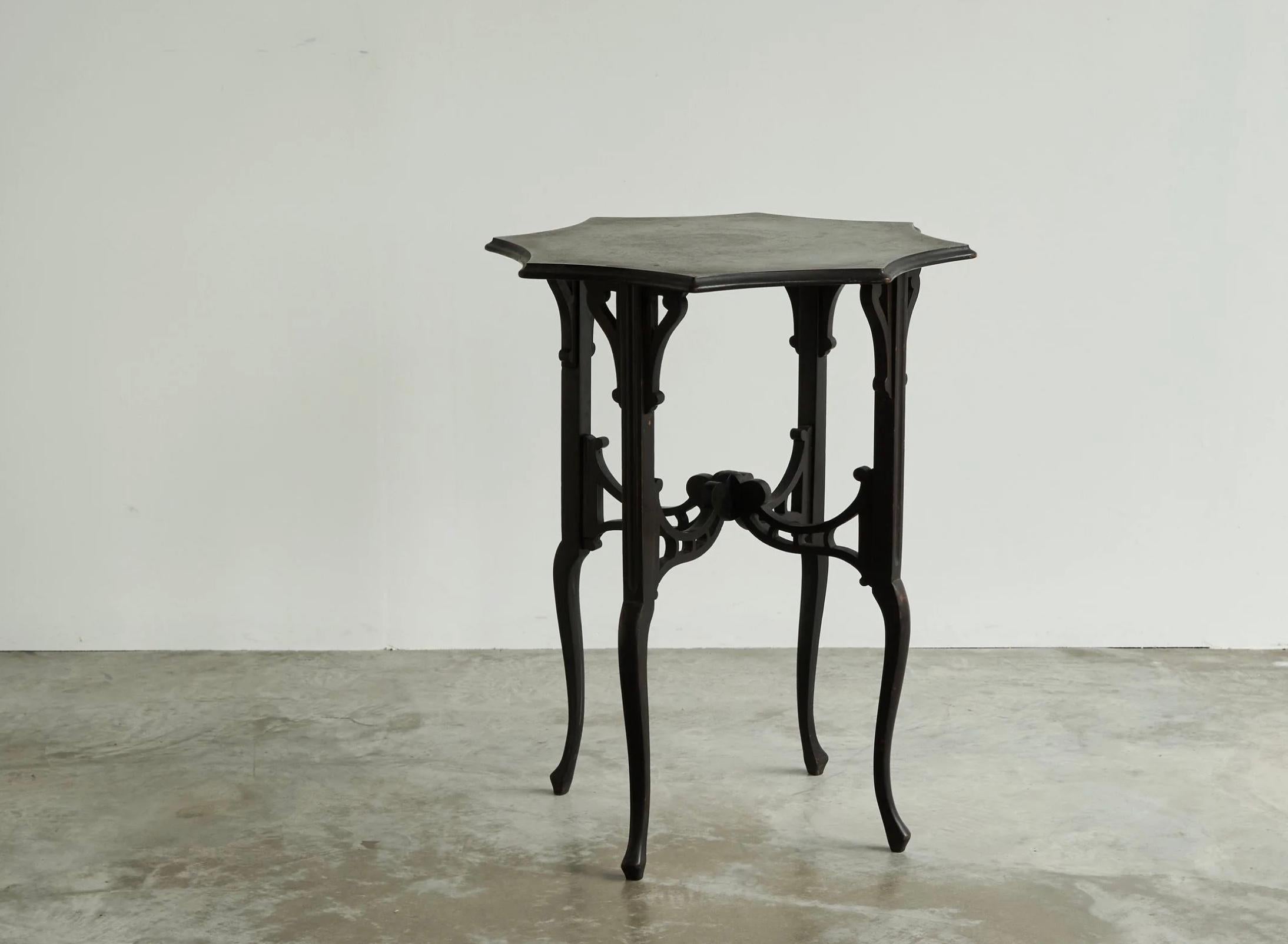 Wonderful Antique Edwardian Ebonized Arts and Crafts Side Table Early 1900's en vente 4