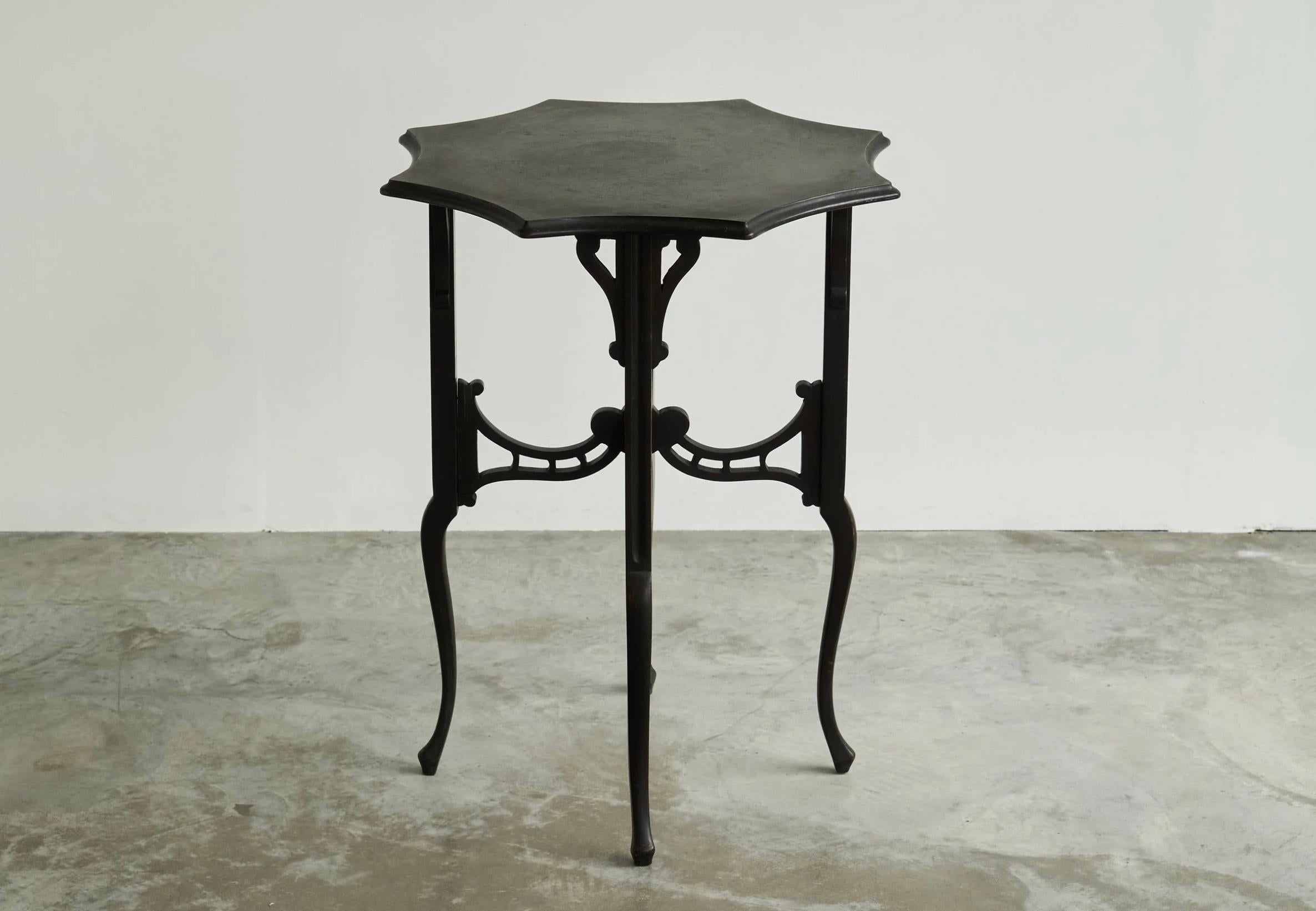 Wonderful Antique Edwardian Ebonized Arts and Crafts Side Table Early 1900's Bon état - En vente à Meer, VAN