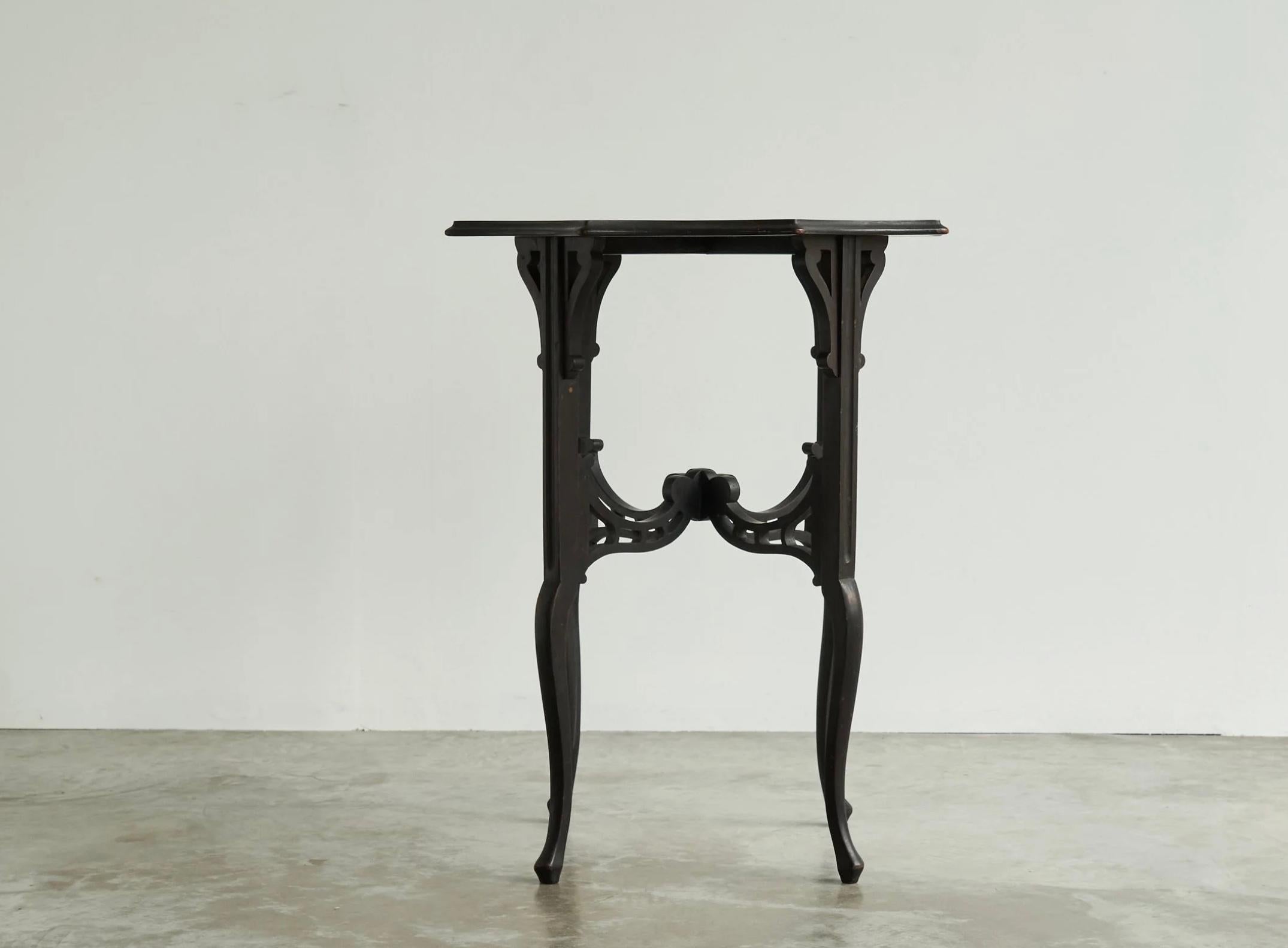 Wonderful Antique Edwardian Ebonized Arts and Crafts Side Table Early 1900's en vente 1
