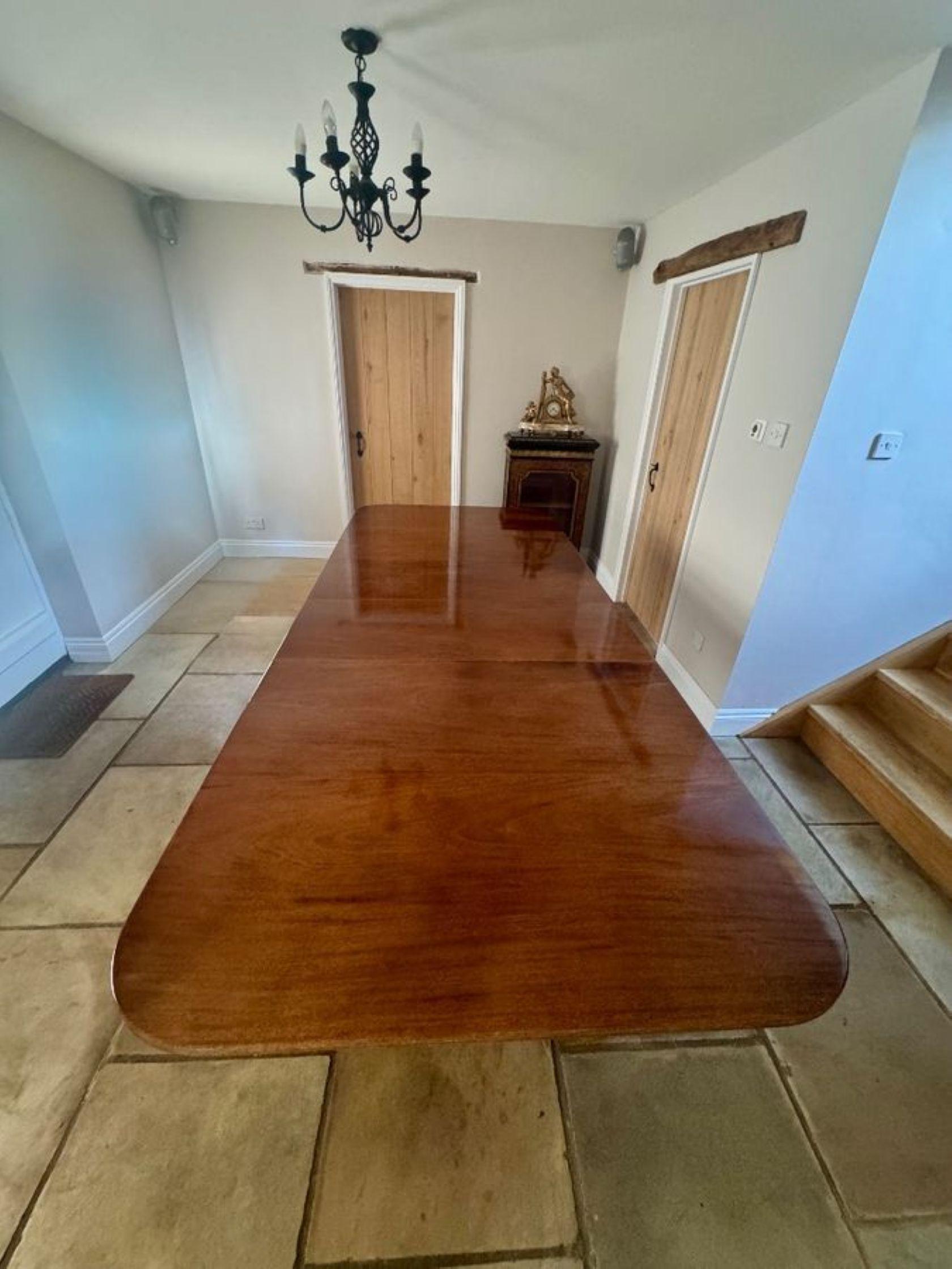 Polished Wonderful antique Edwardian quality figured mahogany 12 seater two pilar dining For Sale