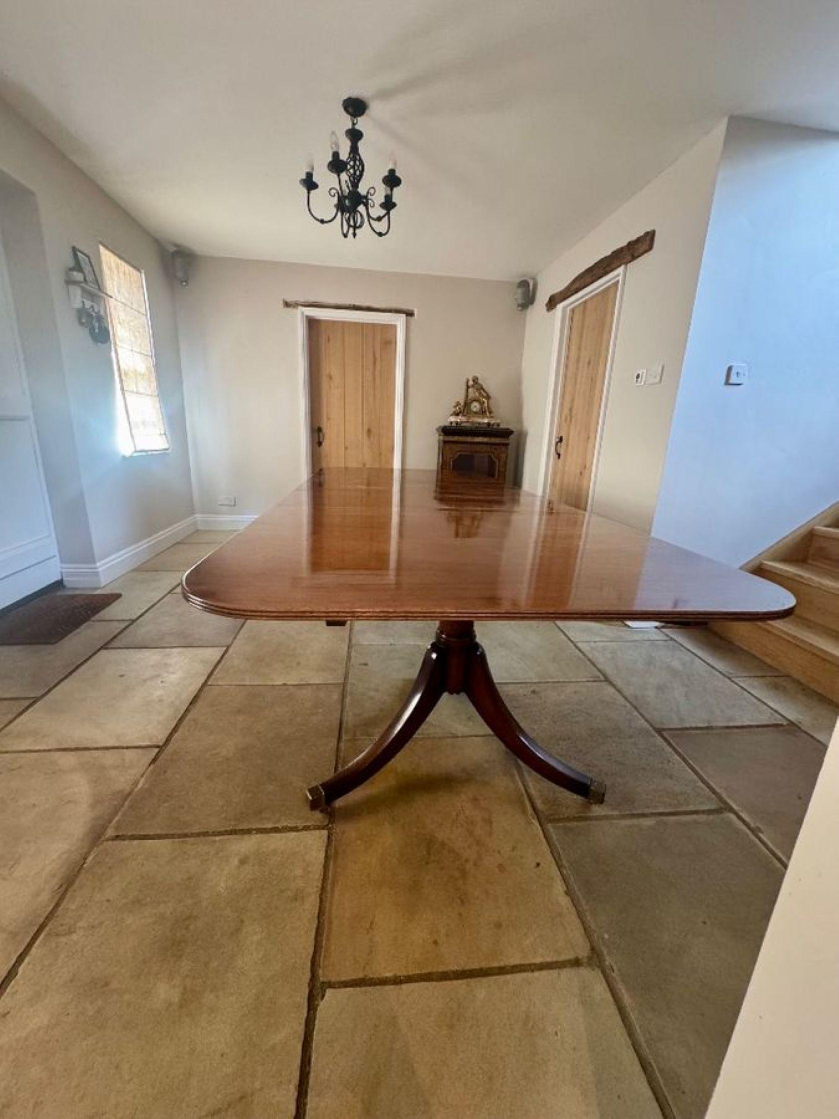 20th Century Wonderful antique Edwardian quality figured mahogany 12 seater two pilar dining For Sale