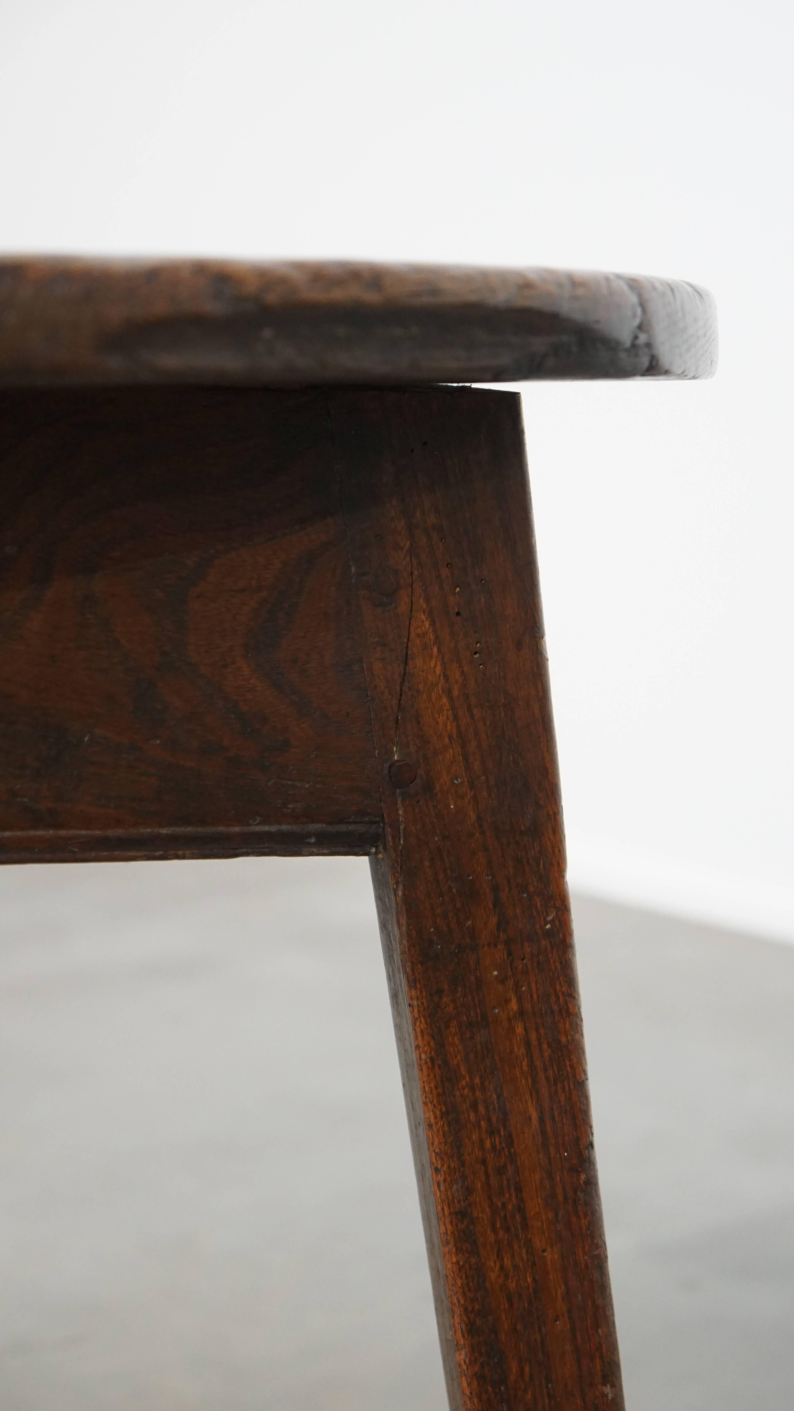 Fait main Merveilleuse table de cricket anglaise ancienne du 18e siècle en vente