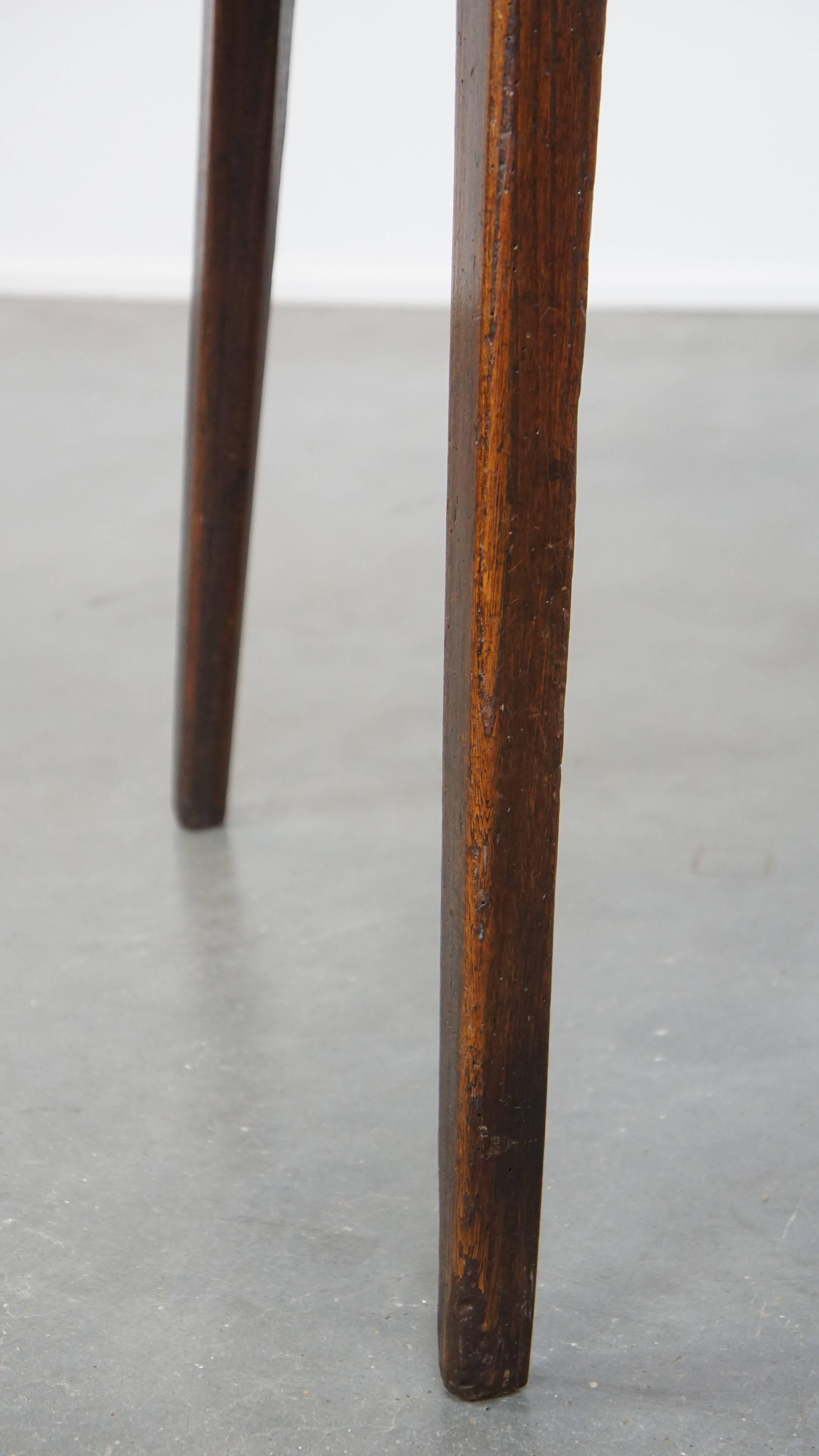 Bois Merveilleuse table de cricket anglaise ancienne du 18e siècle en vente