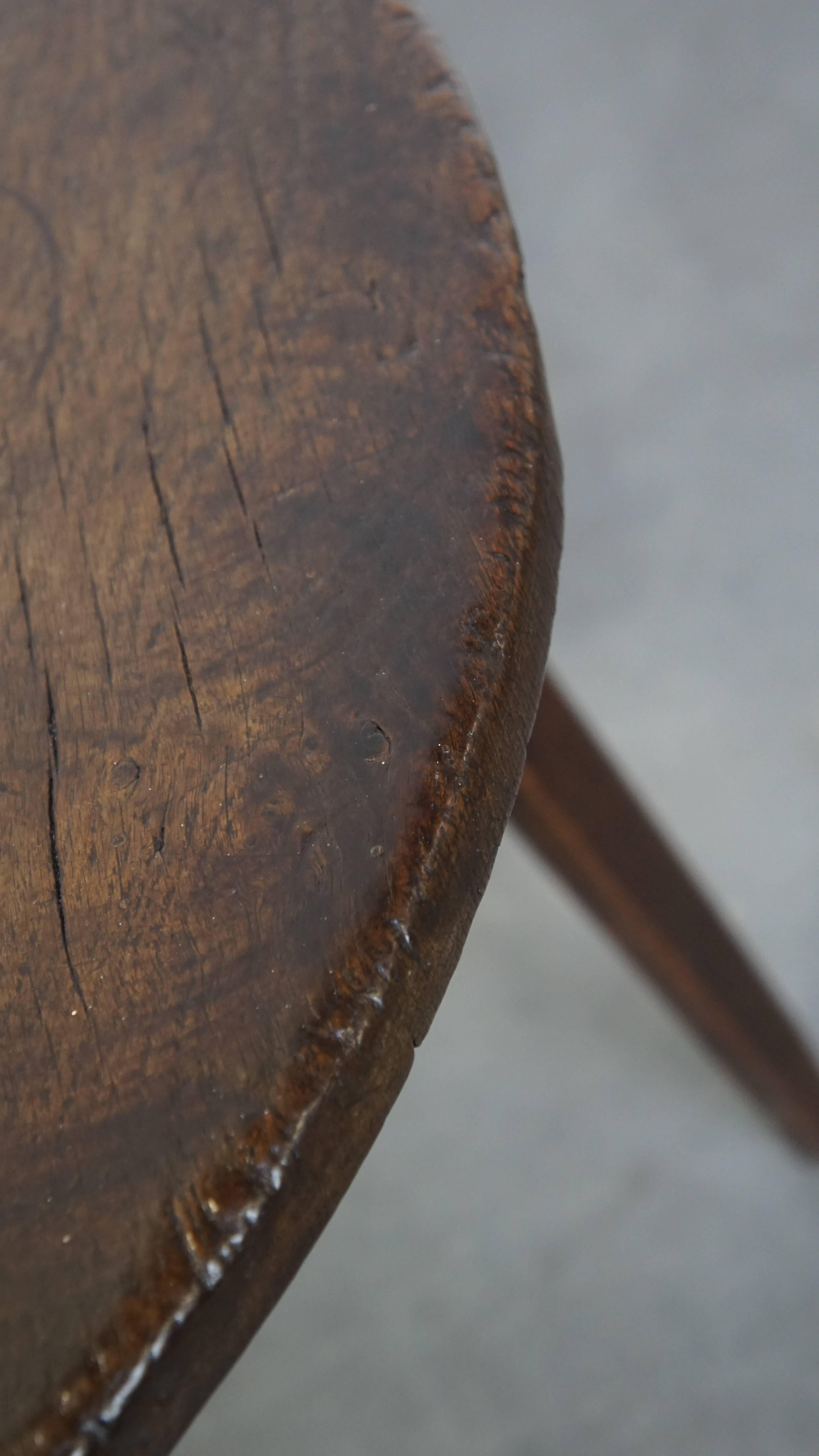 Merveilleuse table de cricket anglaise ancienne du 18e siècle en vente 1