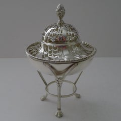Meravigliosa cassetta in argento sterling inglese di Walker & Hall - 1911
