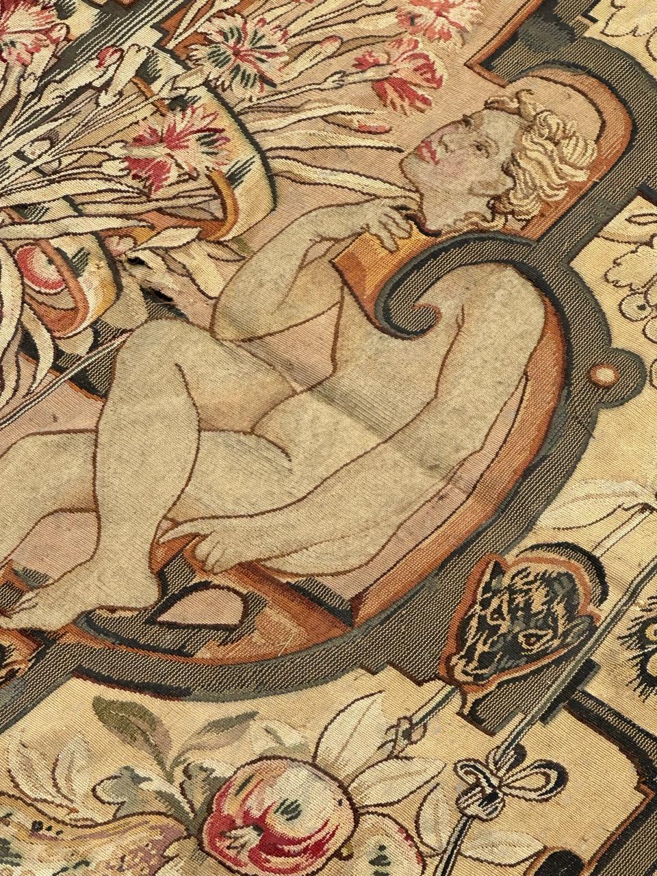 Meraviglioso arazzo di Aubusson in seta francese, tessuto a mano, antico e di pregio in vendita