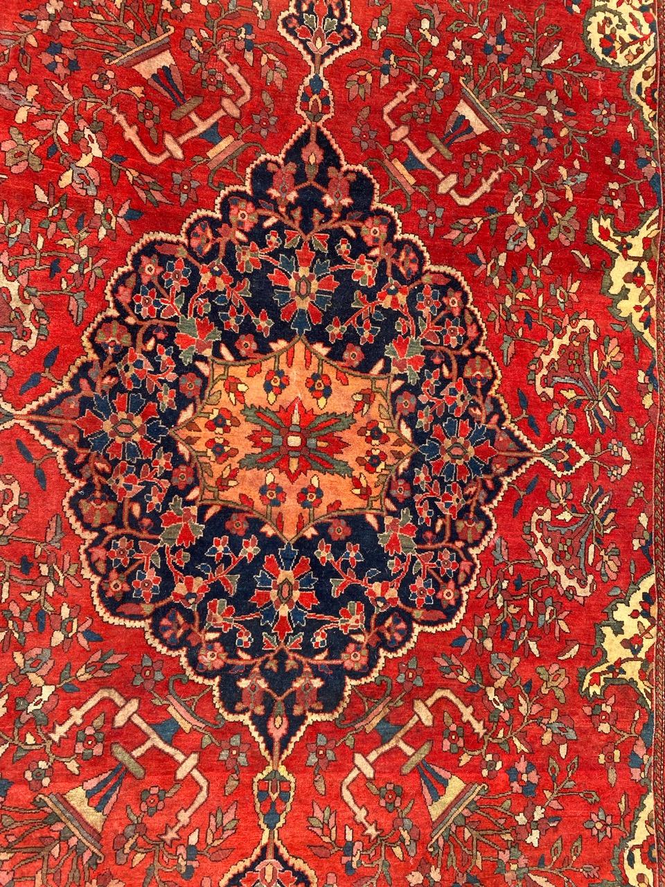 Very pretty and rare fine 19th century Sarouk Farahan rug with beautiful floral design and nice natural colors, very finely hand knotted with wool on cotton foundation.

✨✨✨
