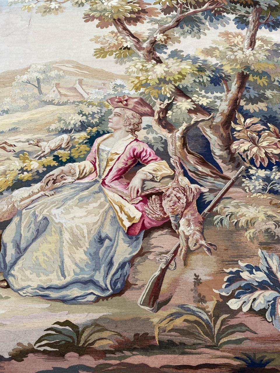 Très belle tapisserie d'Aubusson de la fin du 19ème siècle avec un beau décor galant, de chasse et de belles couleurs, extrêmement finement tissée à la main avec de la soie et de la laine.

✨✨✨
