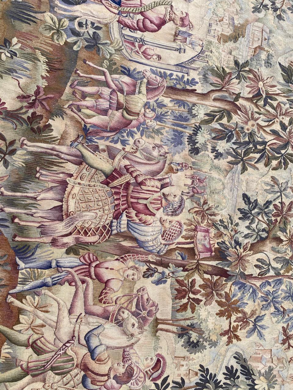 Très belle tapisserie française d'Aubusson de la fin du 19ème siècle avec de beaux motifs de tapisseries plus anciennes probablement avec des motifs historiques de Maximilian, et de belles couleurs, entièrement tissée à la main avec de la laine et