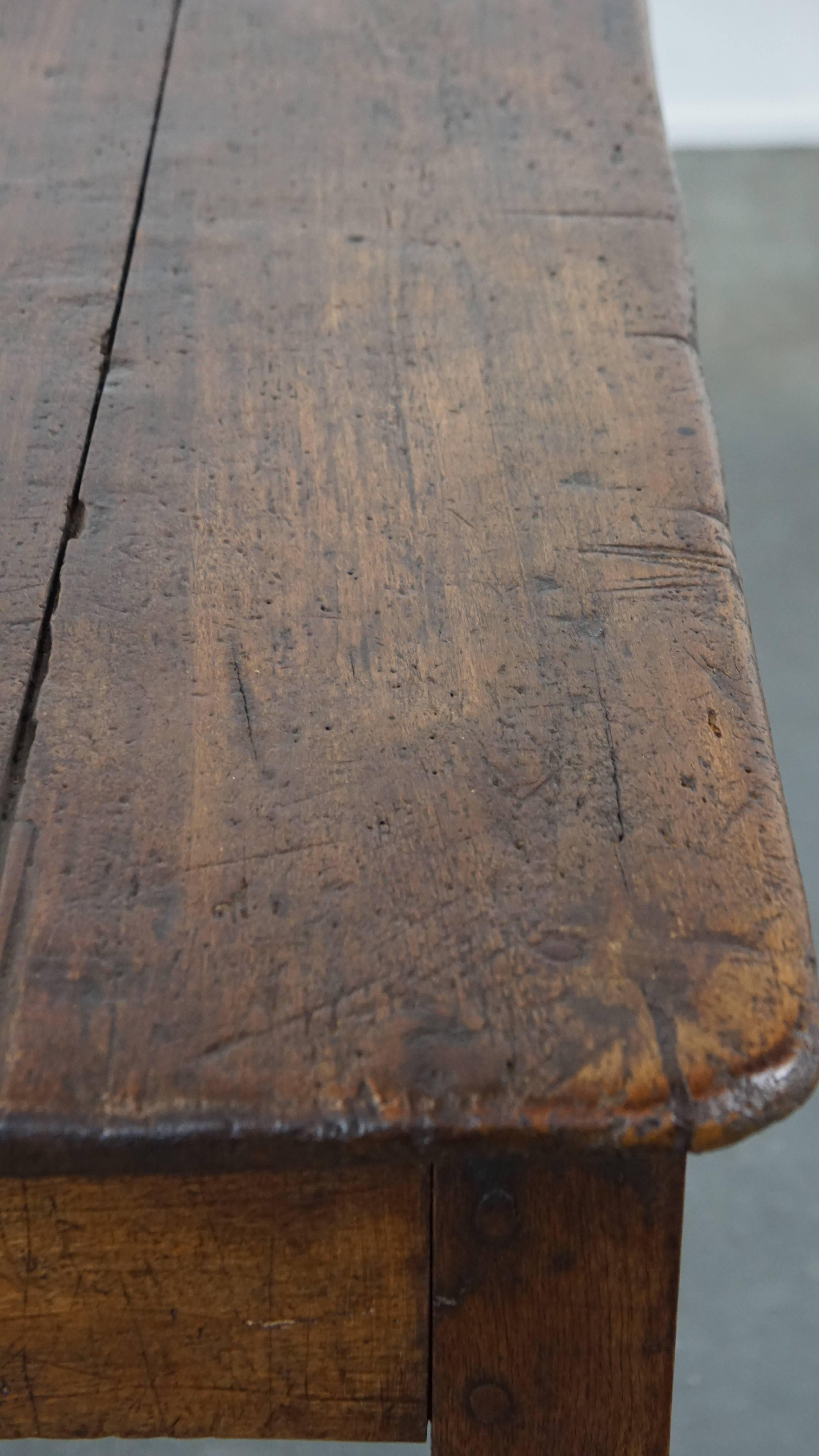 Merveilleuse table de salle à manger française ancienne de la fin du XVIIIe siècle en vente 4