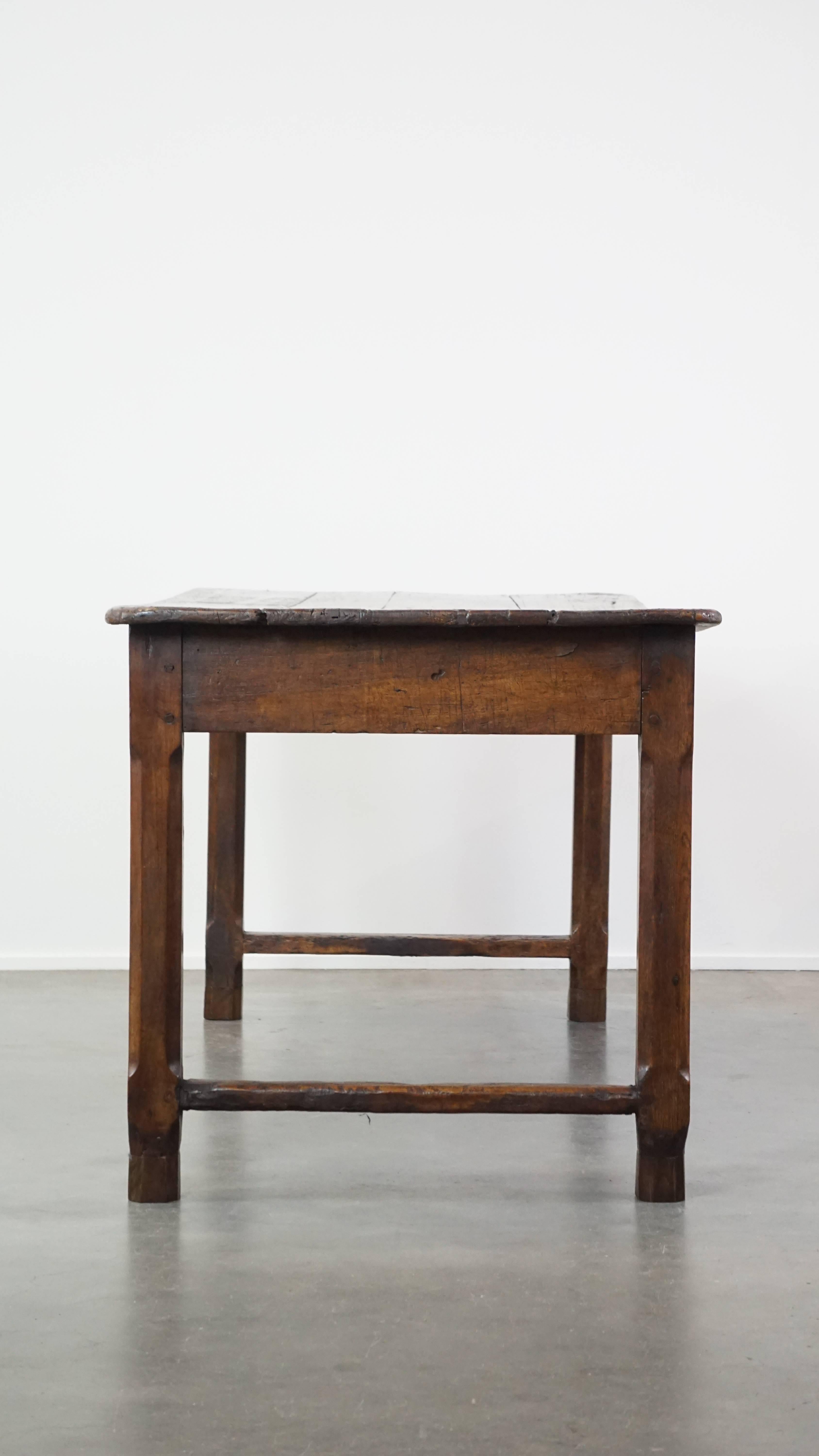 Bois Merveilleuse table de salle à manger française ancienne de la fin du XVIIIe siècle en vente