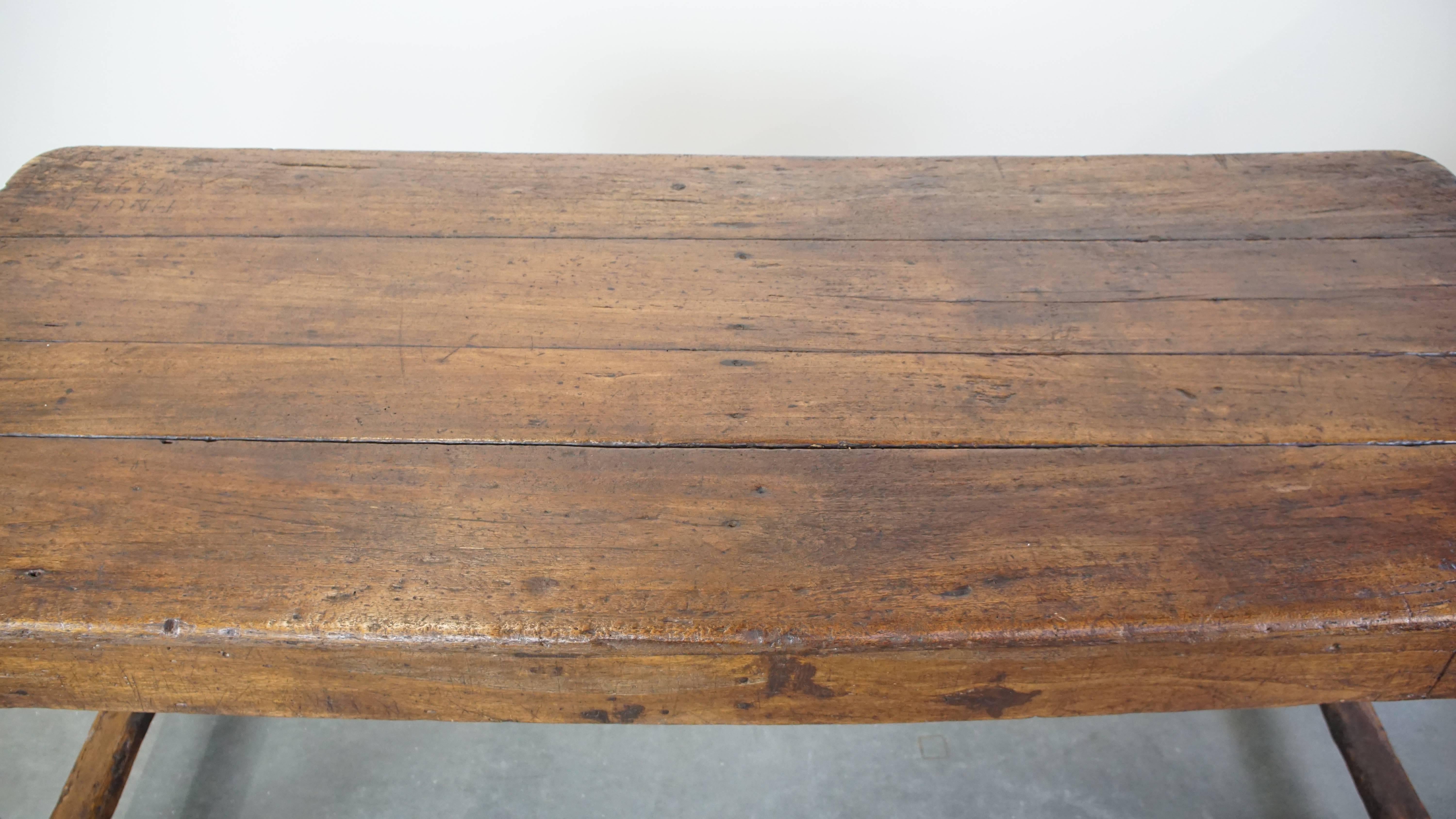 Merveilleuse table de salle à manger française ancienne de la fin du XVIIIe siècle en vente 1