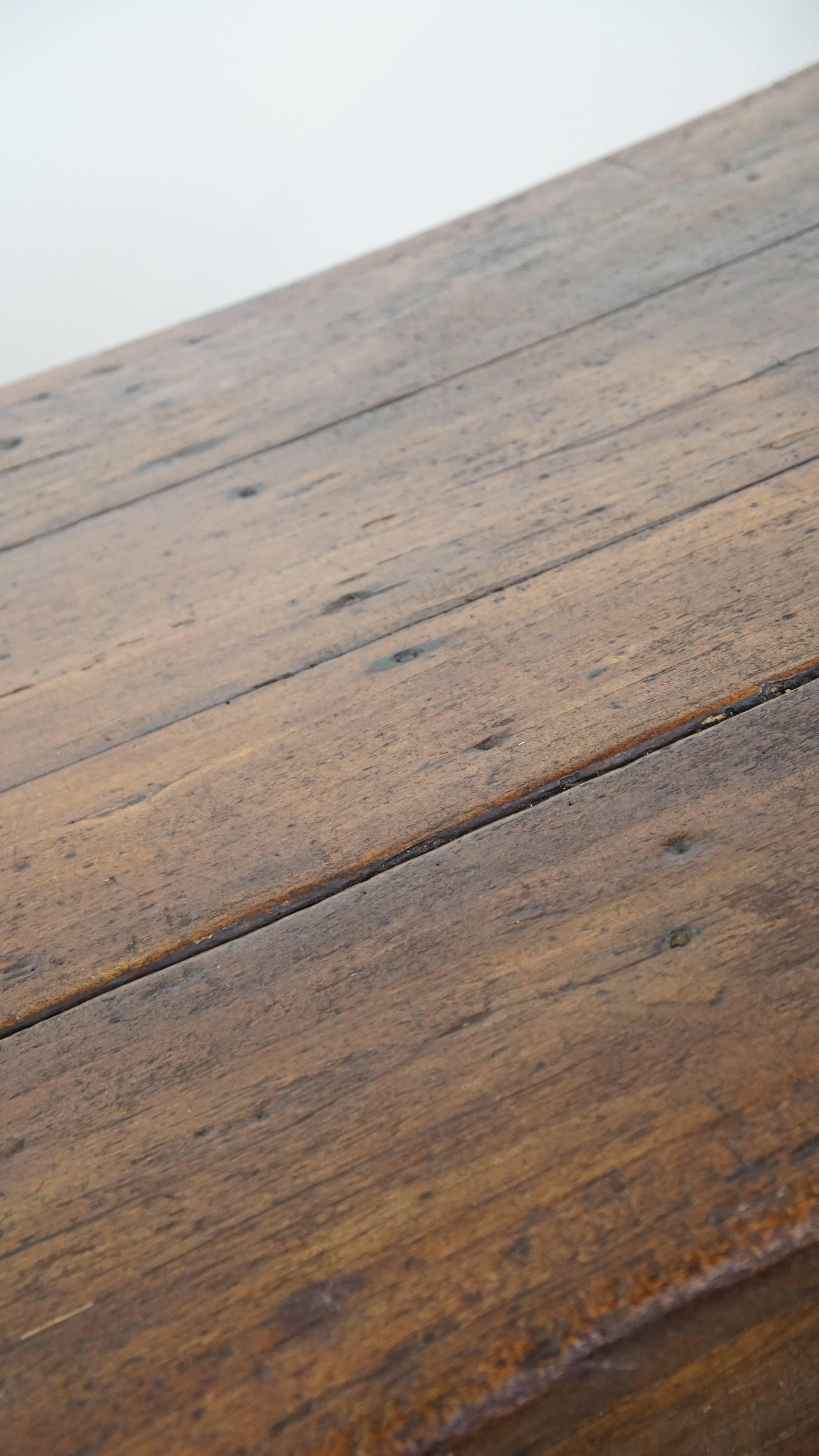 Merveilleuse table de salle à manger française ancienne de la fin du XVIIIe siècle en vente 3