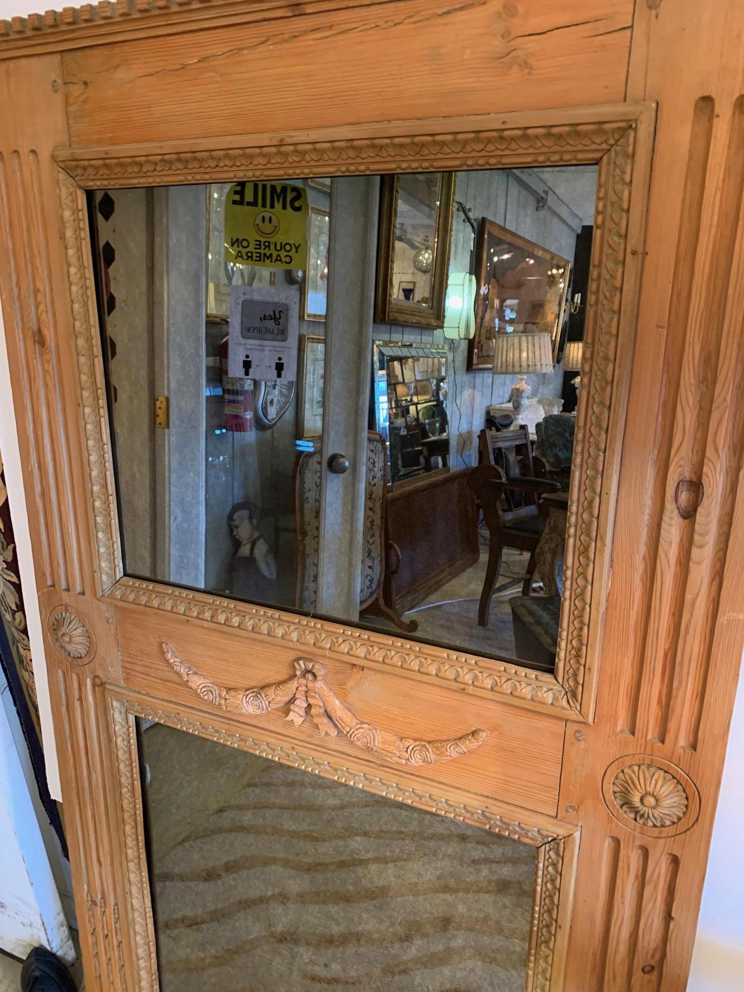 Miroir Merveilleux miroir Trumeau ancien français en chêne sculpté à la main en vente