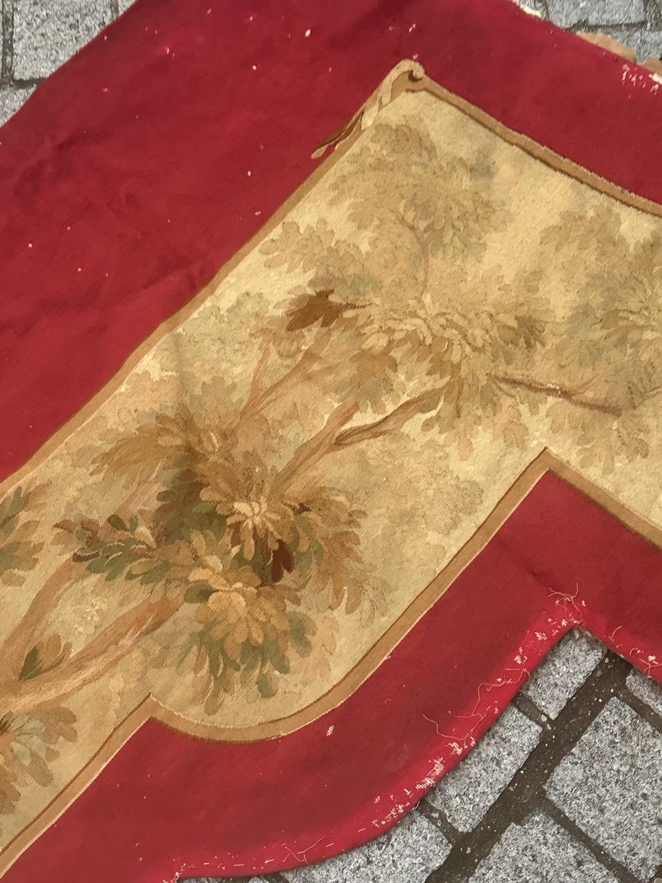 Wunderschöner antiker französischer handgewebter Aubusson-Wandteppich für Volant im Angebot 9