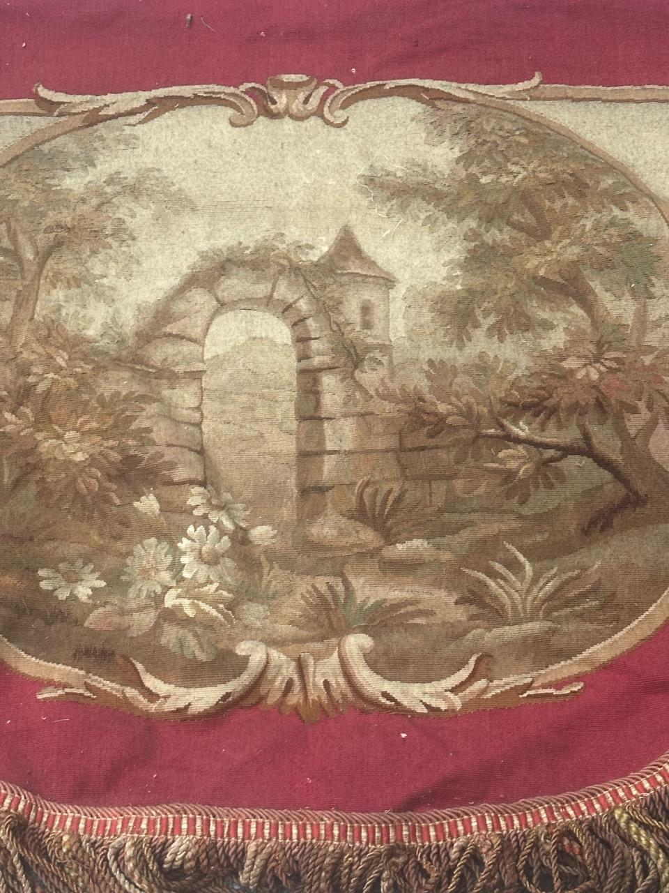 Wunderschöner antiker französischer handgewebter Aubusson-Wandteppich für Volant im Angebot 11