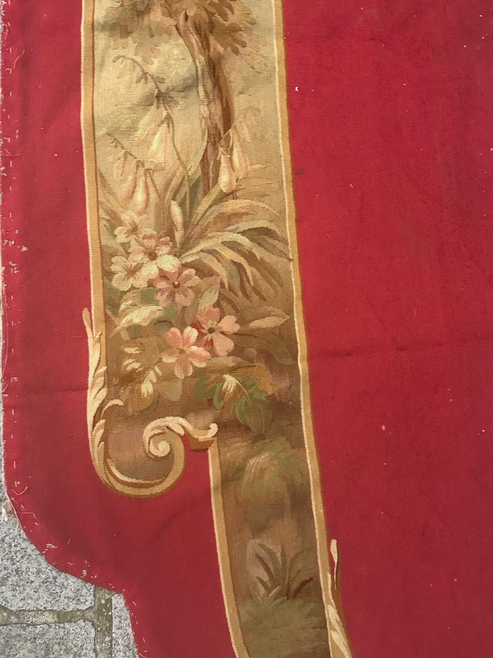 Wunderschöner antiker französischer handgewebter Aubusson-Wandteppich für Volant im Angebot 1