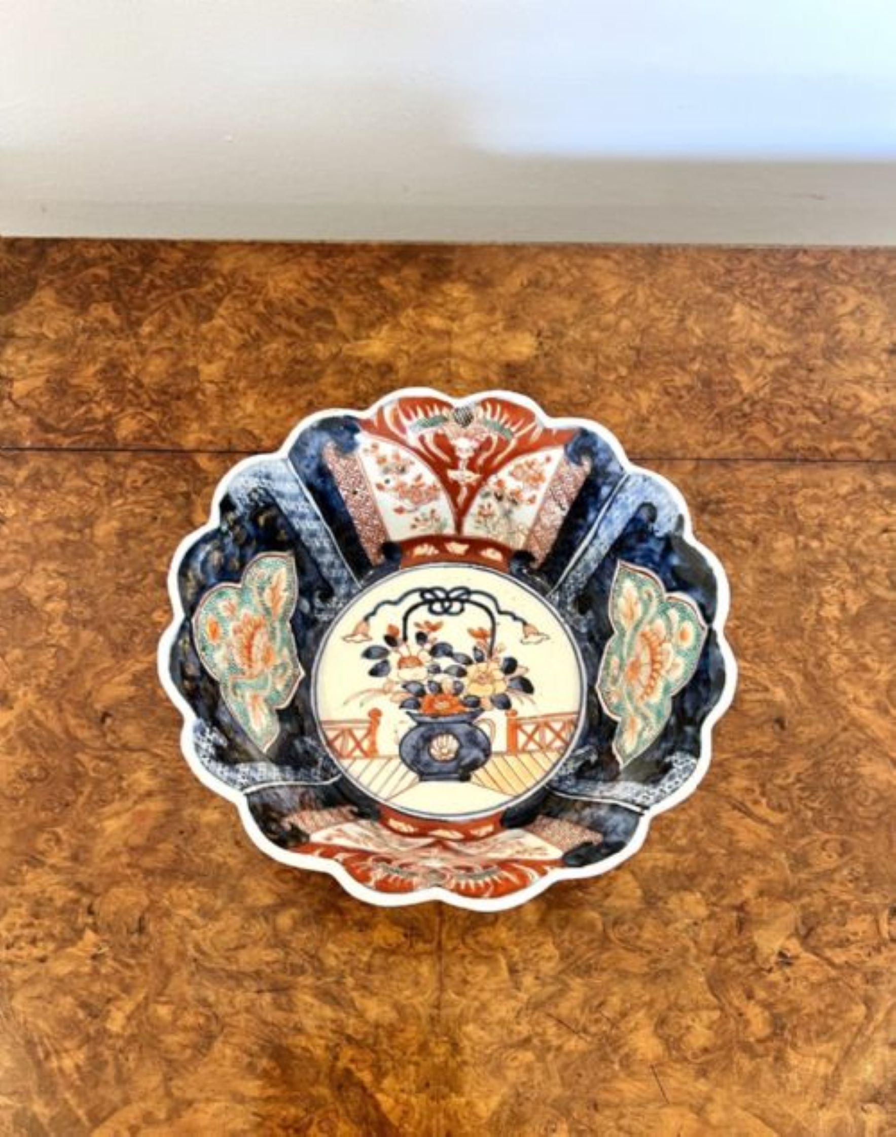 Wonderful antique Japanese Imari scallop shaped edge bowl having a wonderful Imari bowl with a scallop shaped edge with a vase of hand painted flowers to the centre surrounded by decorated panels in wonderful red, blue, green and white colours. Has