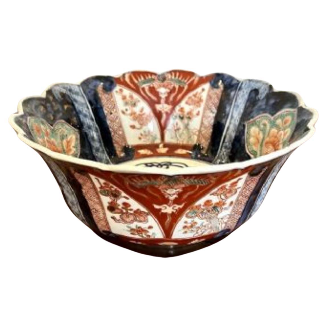 Wonderful antique Japanese Imari scallop shaped edge bowl  For Sale