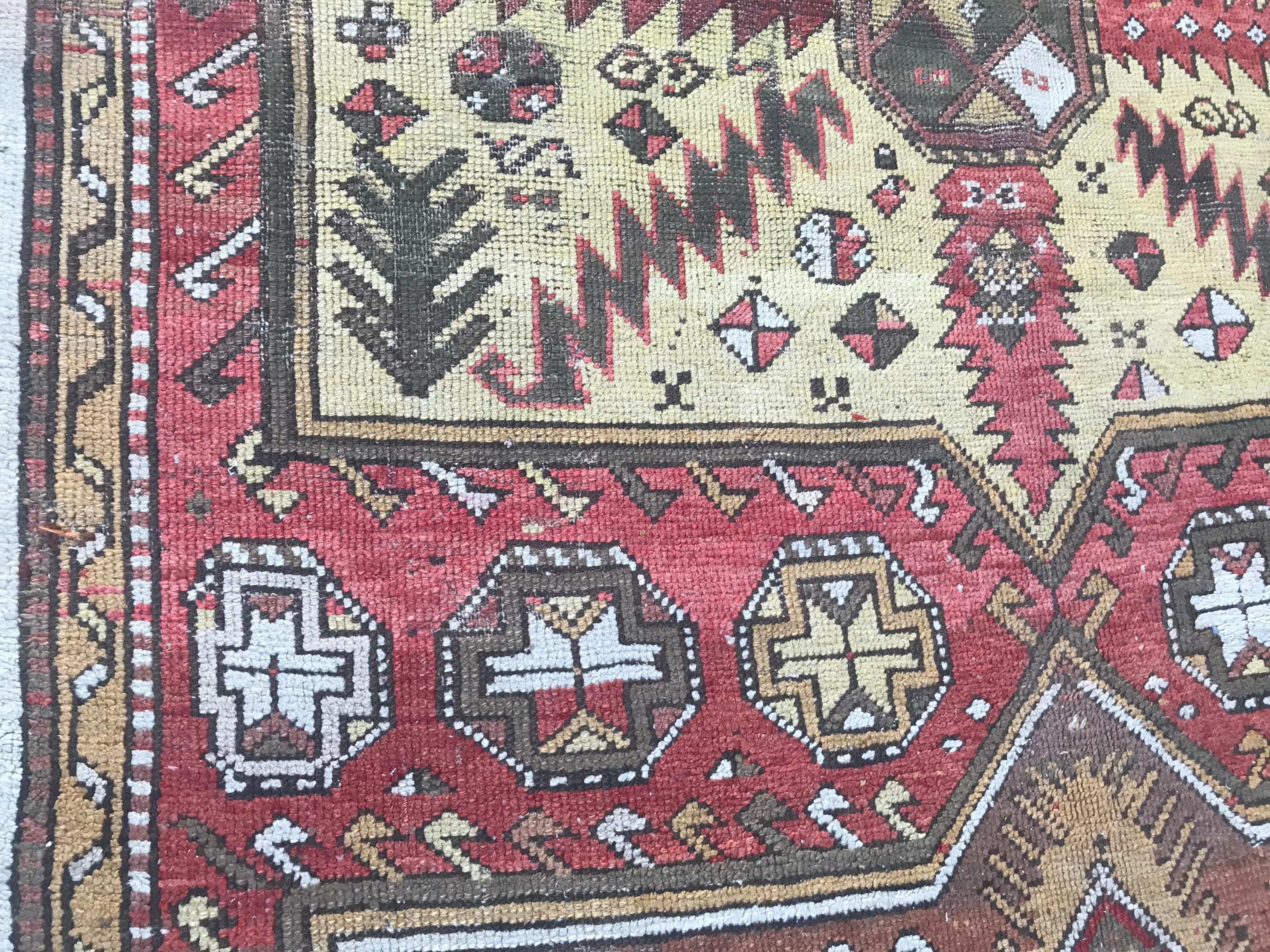 Antiker türkischer Teppich mit kaukasischem Design, Wunderschön im Angebot 6
