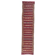 Merveilleux tapis de couloir plat marocain ancien