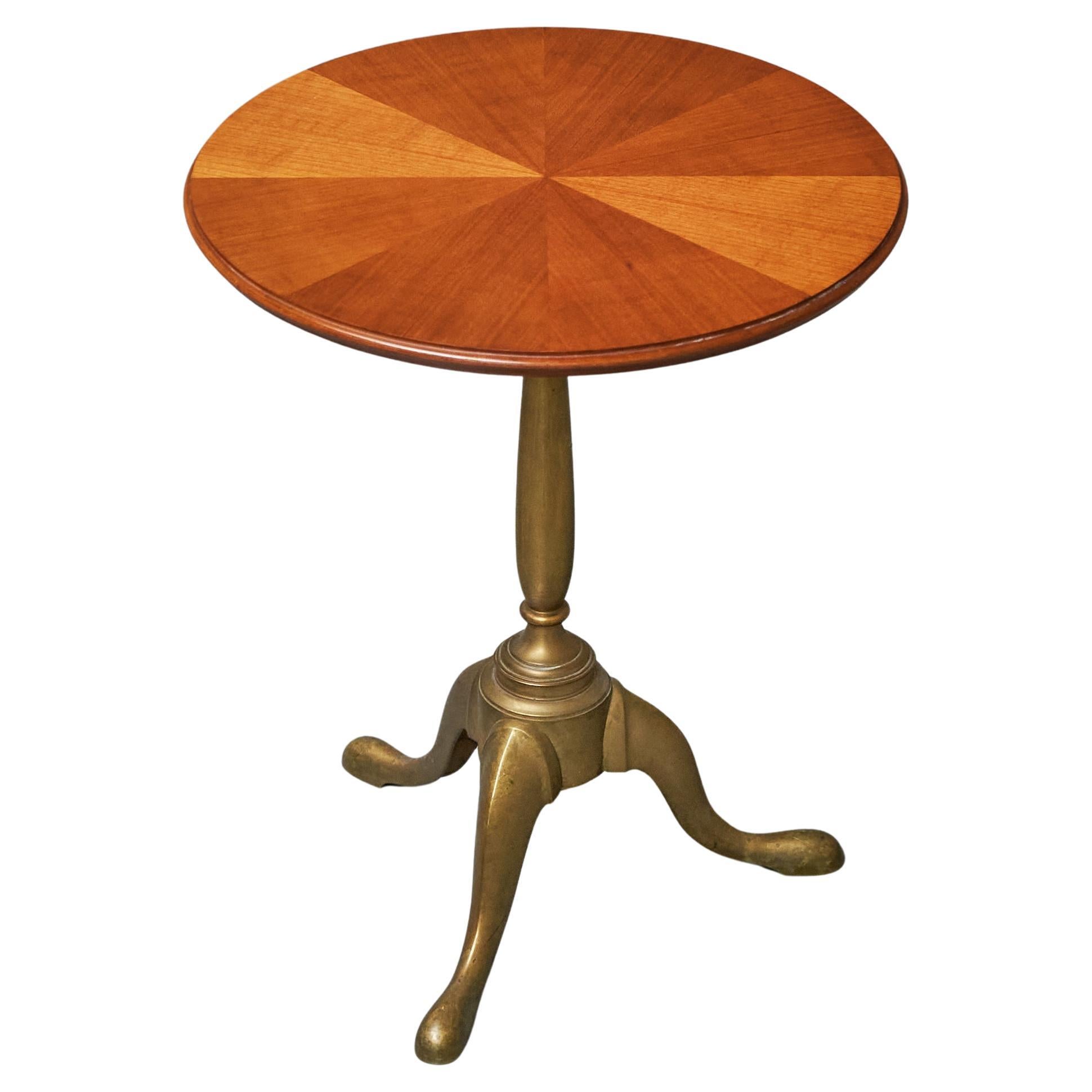 Merveilleuse table d'appoint ancienne en bois incrusté et laiton 19ème siècle