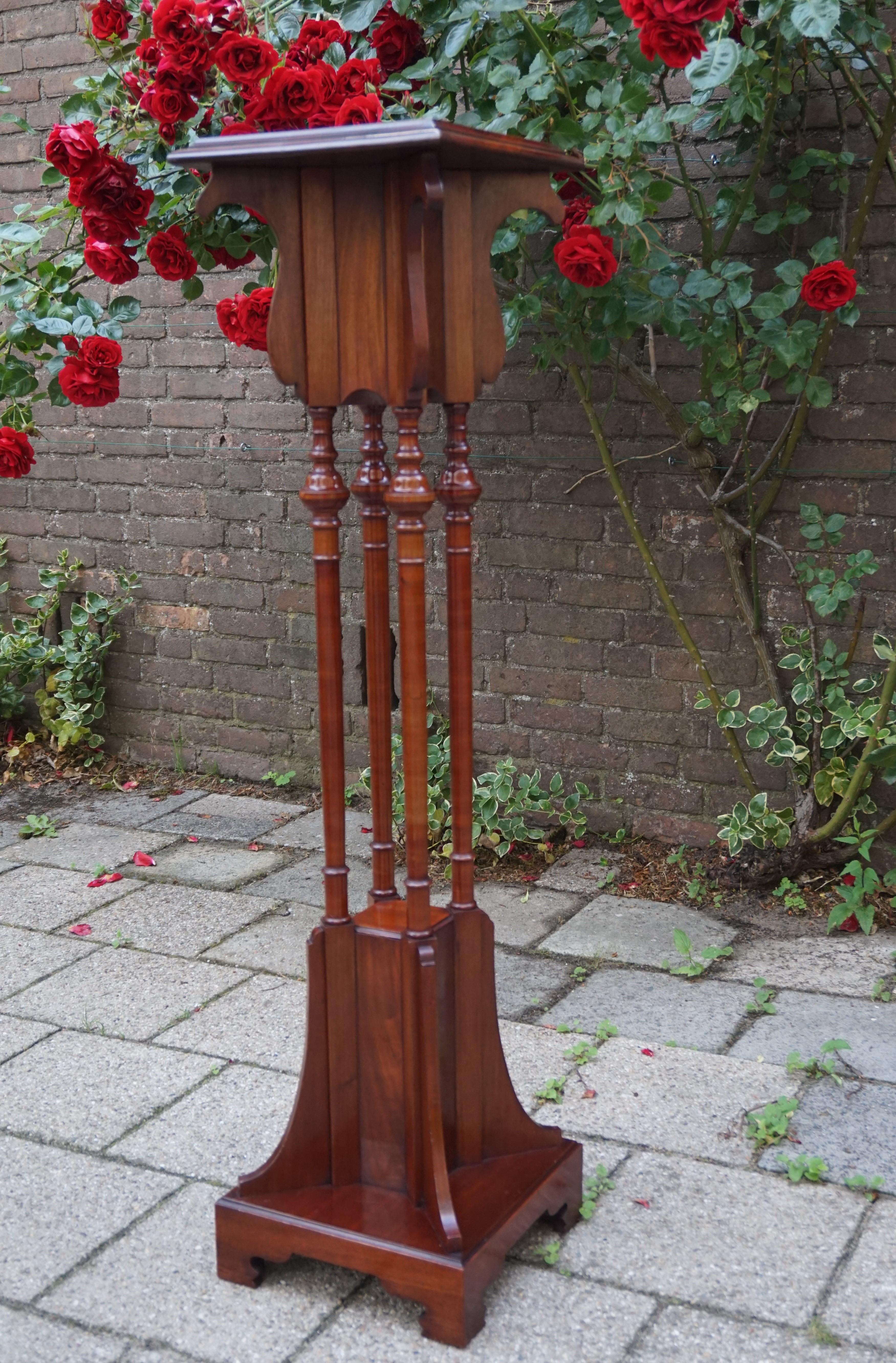 For the collectors and for the home decorators.

The design of this unique and all-handcrafted sculpture stand is simply wonderful, but the grain in the mahogany and the patina take her to the next level. If you follow the lines in the design from