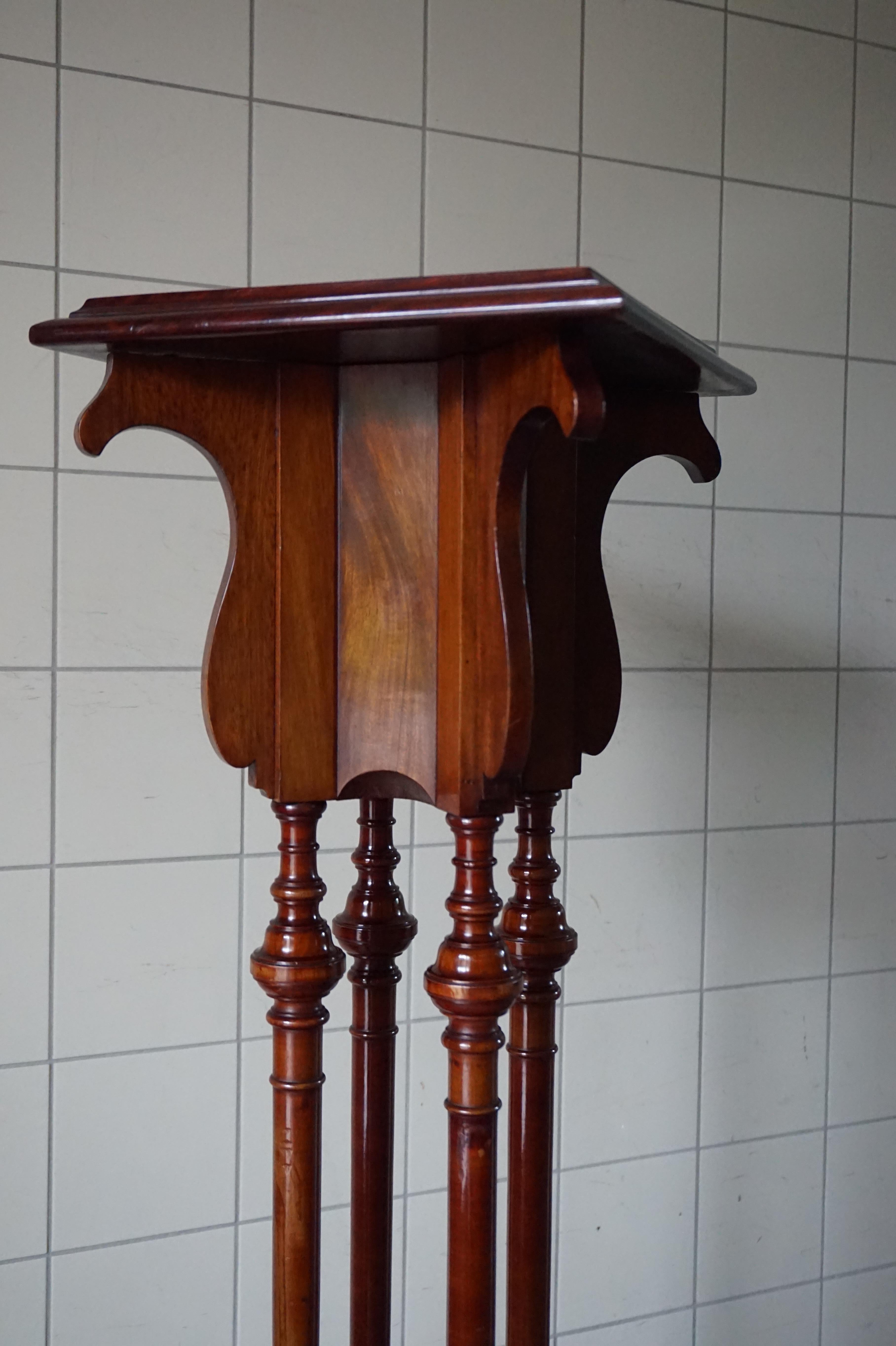 Wonderful Solid Mahogany Arts & Crafts Sculpture Stand Pedestal, circa 1900 In Good Condition In Lisse, NL