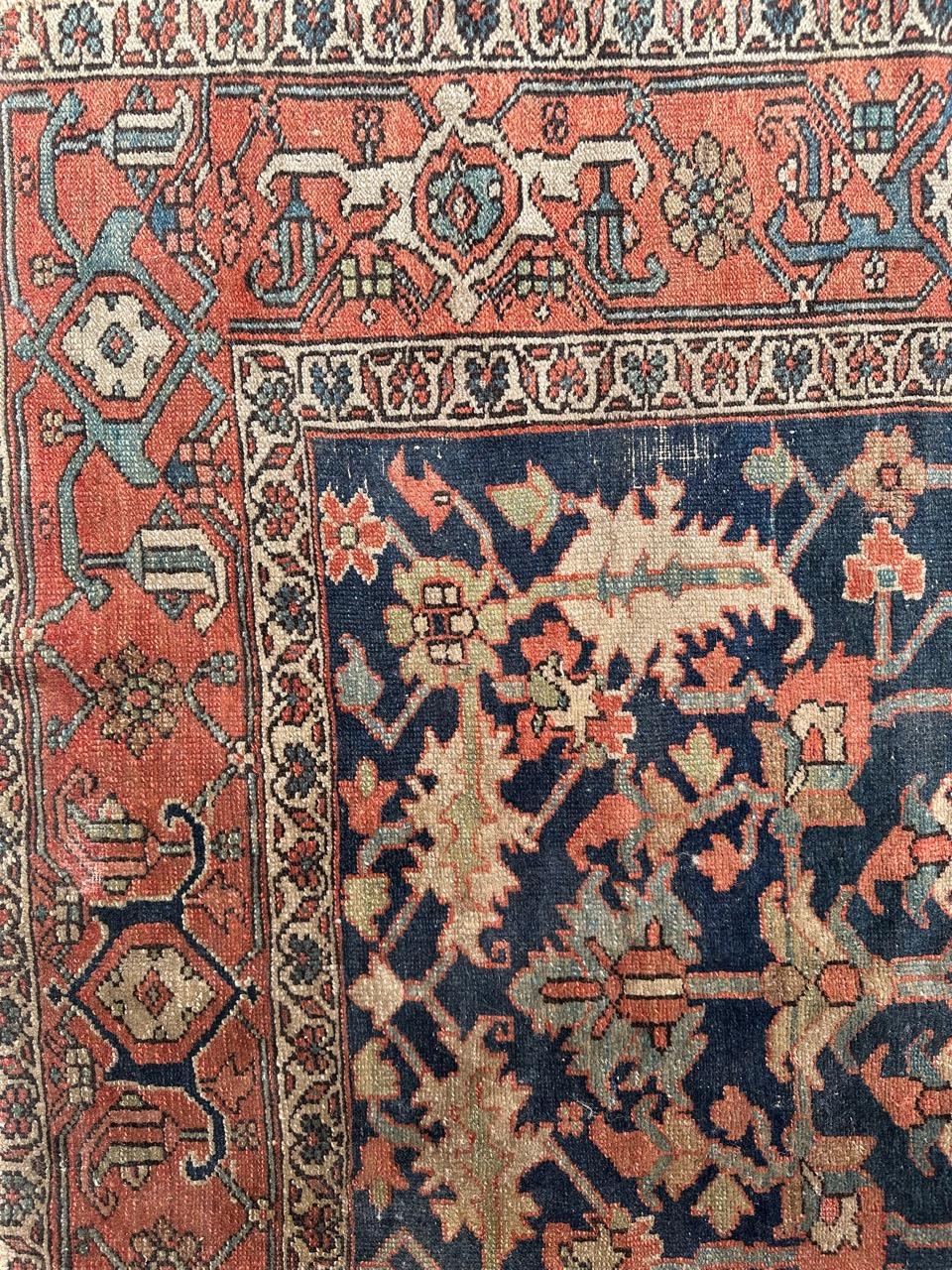 Wunderschöner antiker Heriz-Teppich mit schönem Design und schönen Naturfarben, etwas lose an den Rändern, aber in gutem Zustand.
Vollständig handgeknüpft mit Wolle auf Baumwollbasis 

✨✨✨
