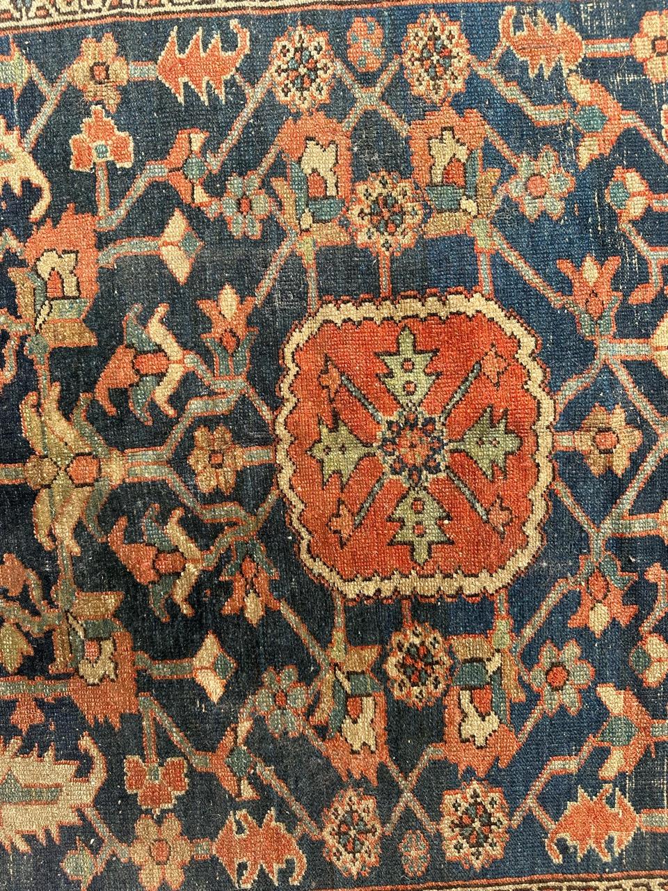 Wunderschöner antiker quadratischer Heriz-Teppich (Heriz Serapi) im Angebot