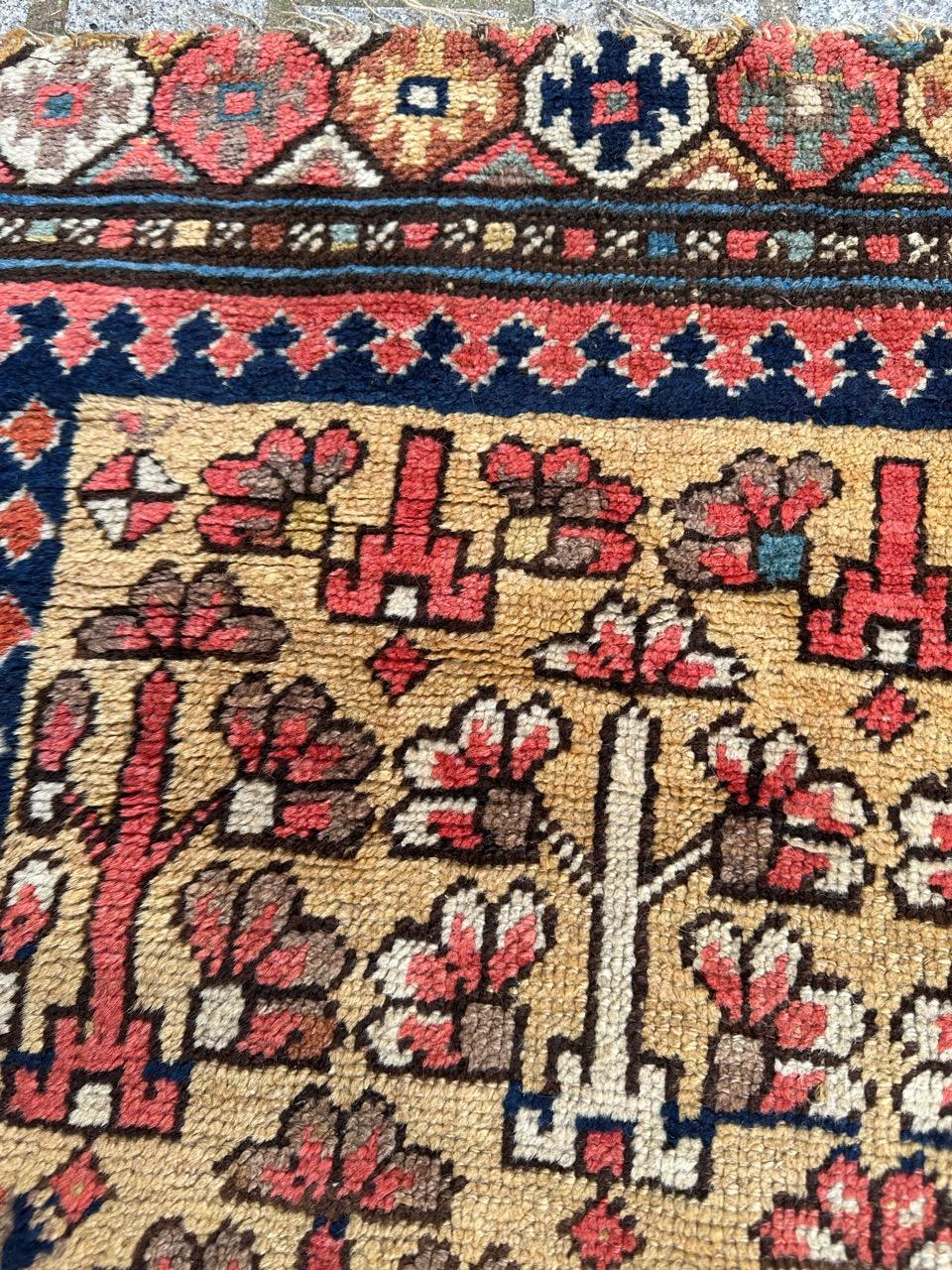 Wunderschöner antiker Sammlerstück Kurdischer oder kaukasischer Teppich mit Stammesmotiven (Wolle) im Angebot