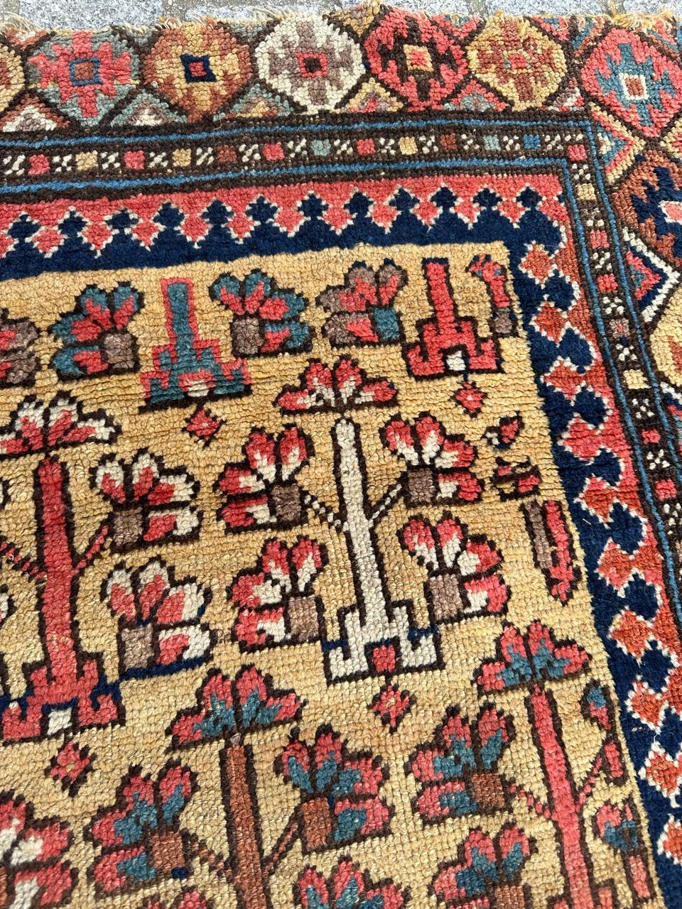 Wunderschöner antiker Sammlerstück Kurdischer oder kaukasischer Teppich mit Stammesmotiven im Angebot 1