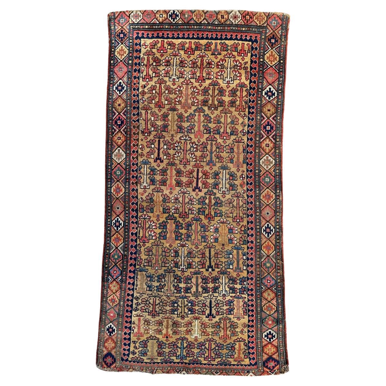 Maravillosa alfombra antigua tribal de colección kurda o caucásica