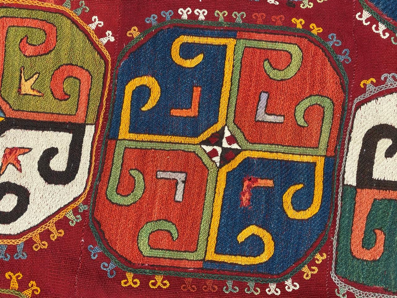 Maravilloso panel antiguo uzbeko tejido y bordado de Bobyrug en venta 1