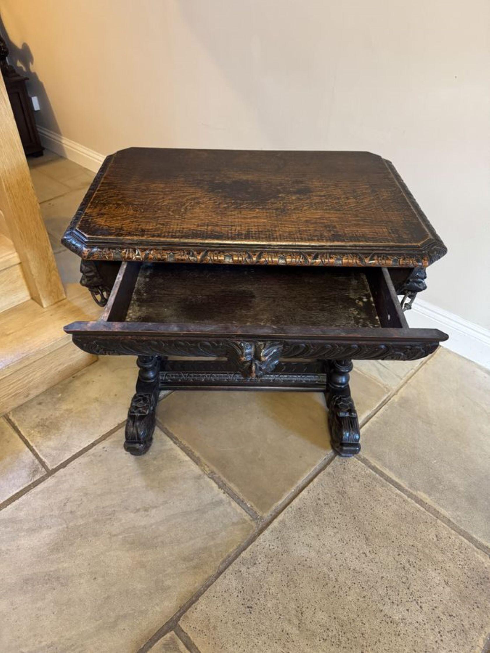 Maravillosa mesa de centro independiente de roble tallado de calidad victoriana antigua en Bueno estado para la venta en Ipswich, GB