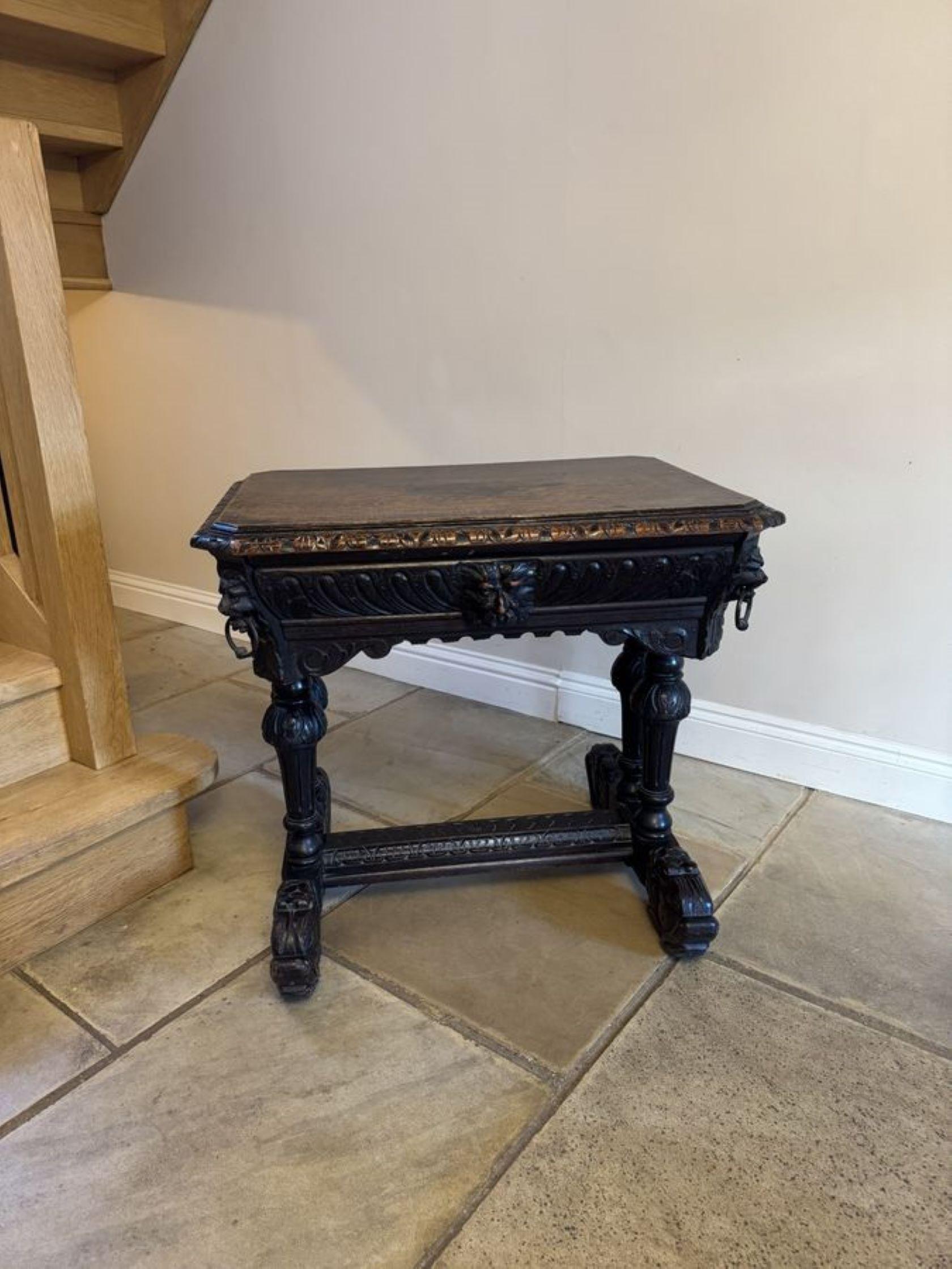 Maravillosa mesa de centro independiente de roble tallado de calidad victoriana antigua siglo XIX en venta