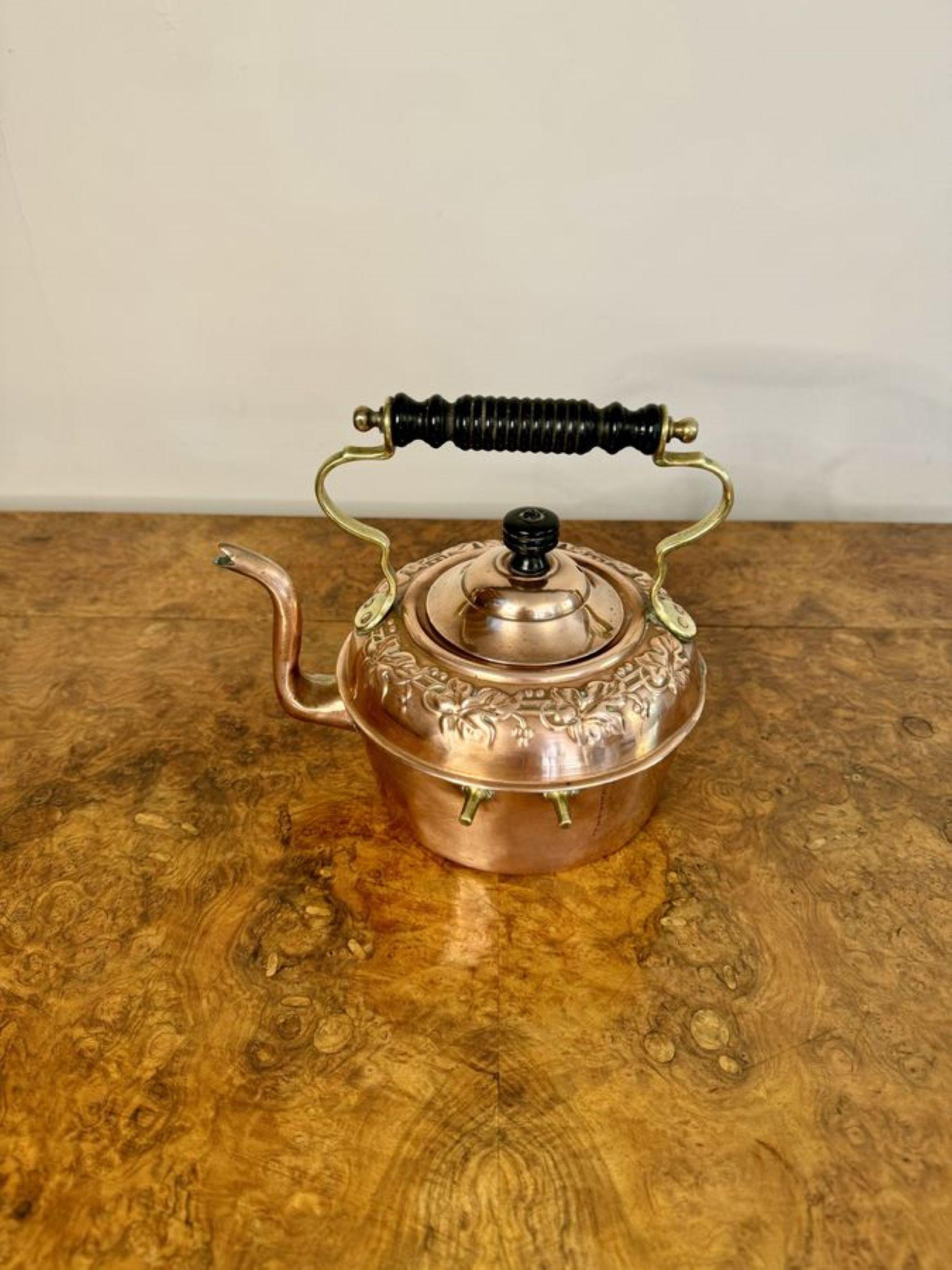 Maravilloso hervidor de alcohol antiguo de cobre y latón de calidad victoriana y soporte Victoriano temprano en venta