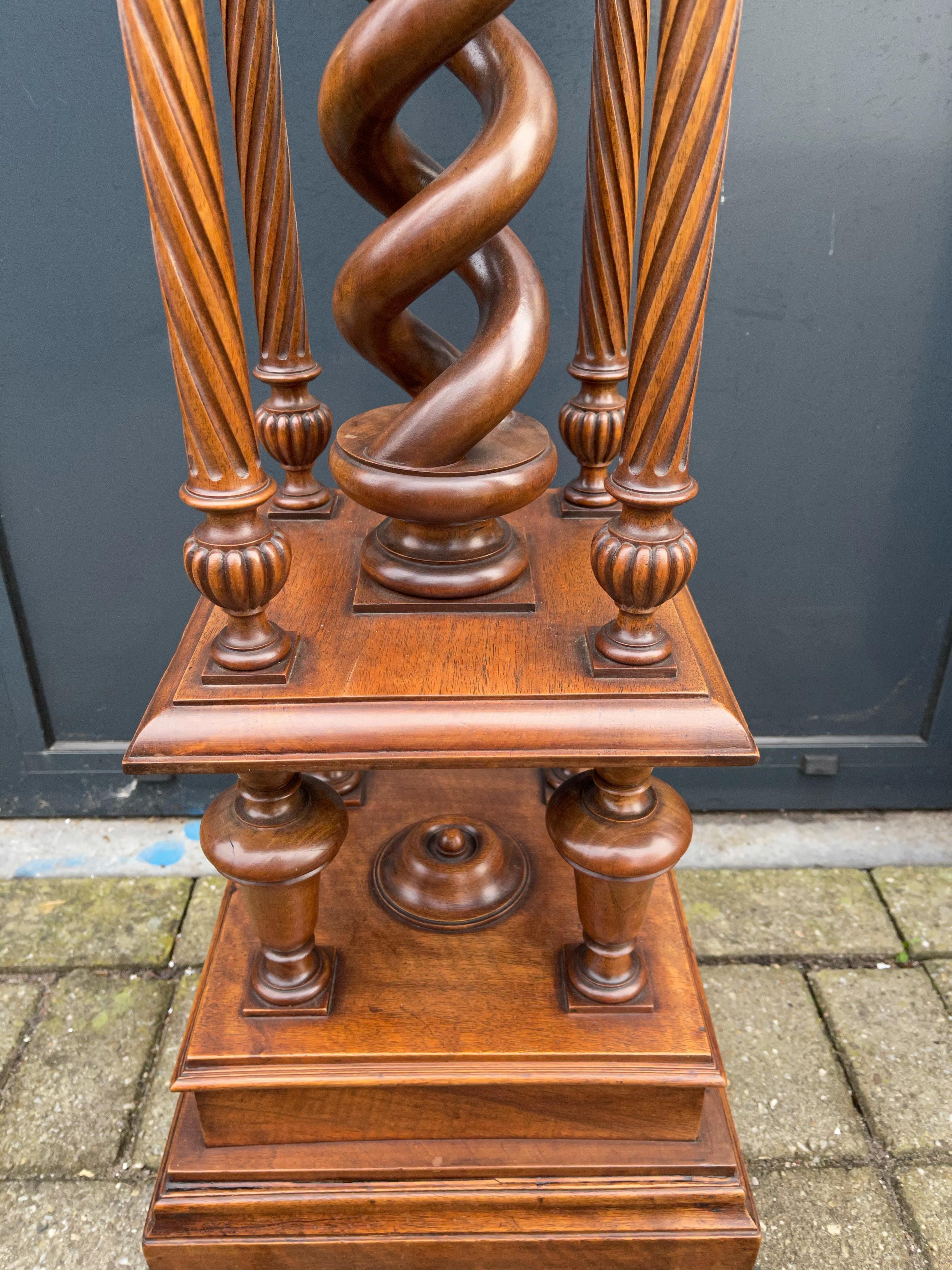 Wonderful Antique Victorian Nutwood Sculpture Stand / Pedestal, Mint Condition 3