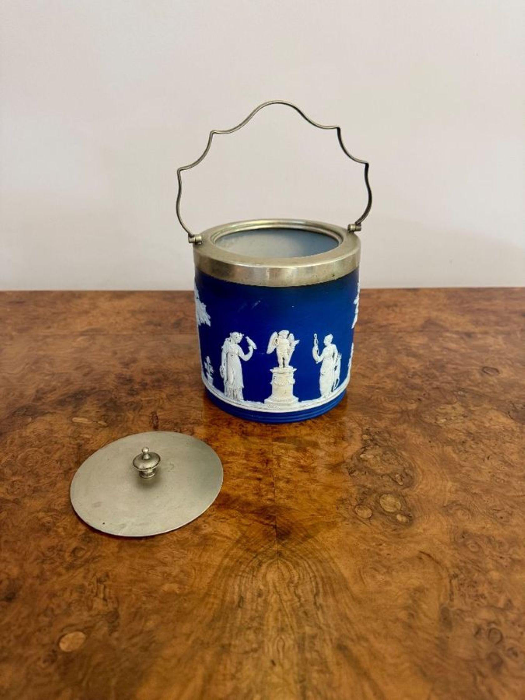 Wunderschönes antikes Wedgwood Jasper Ware Biskuitfass (19. Jahrhundert) im Angebot