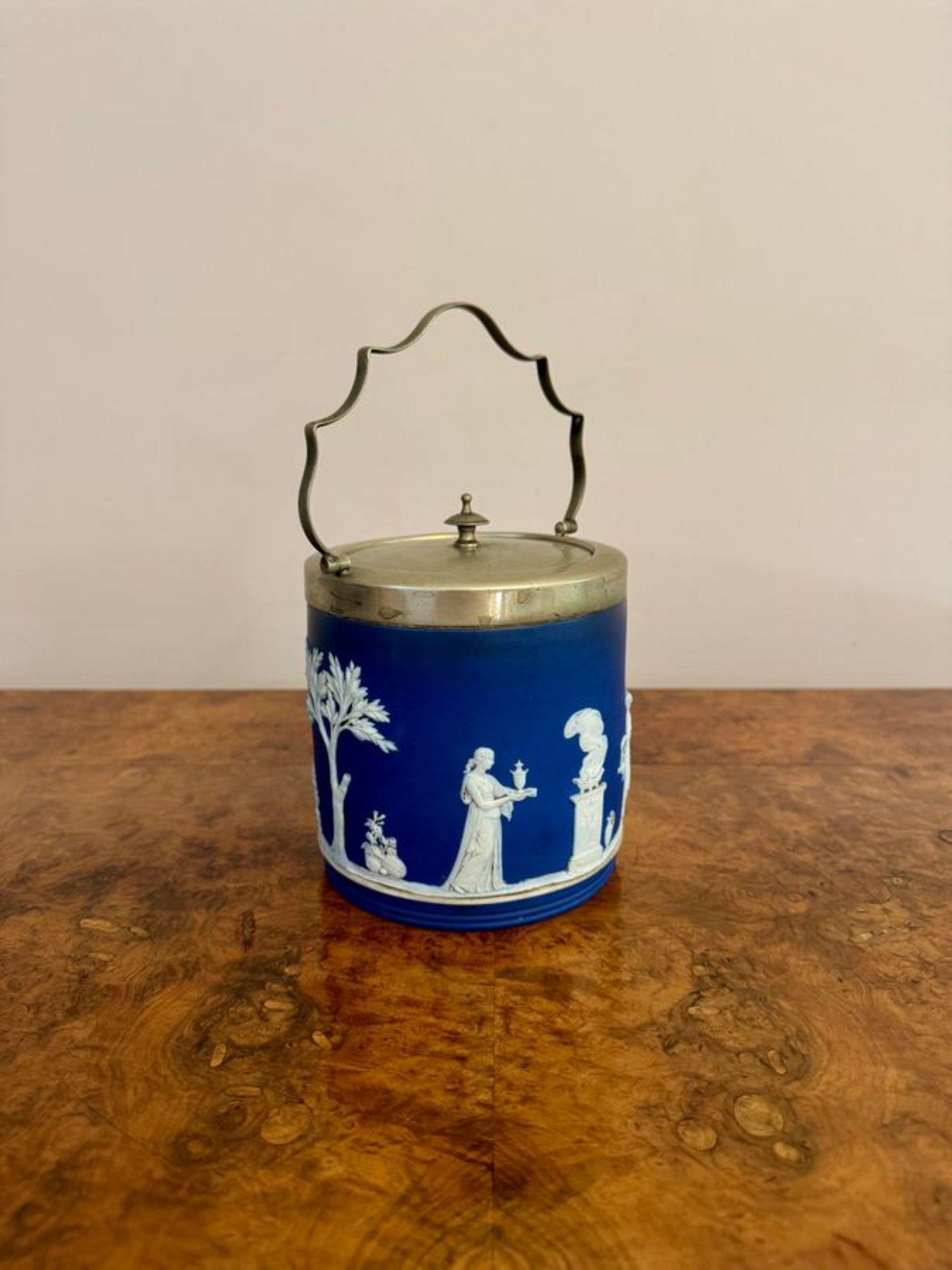 Wunderschönes antikes Wedgwood Jasper Ware Biskuitfass (Keramik) im Angebot