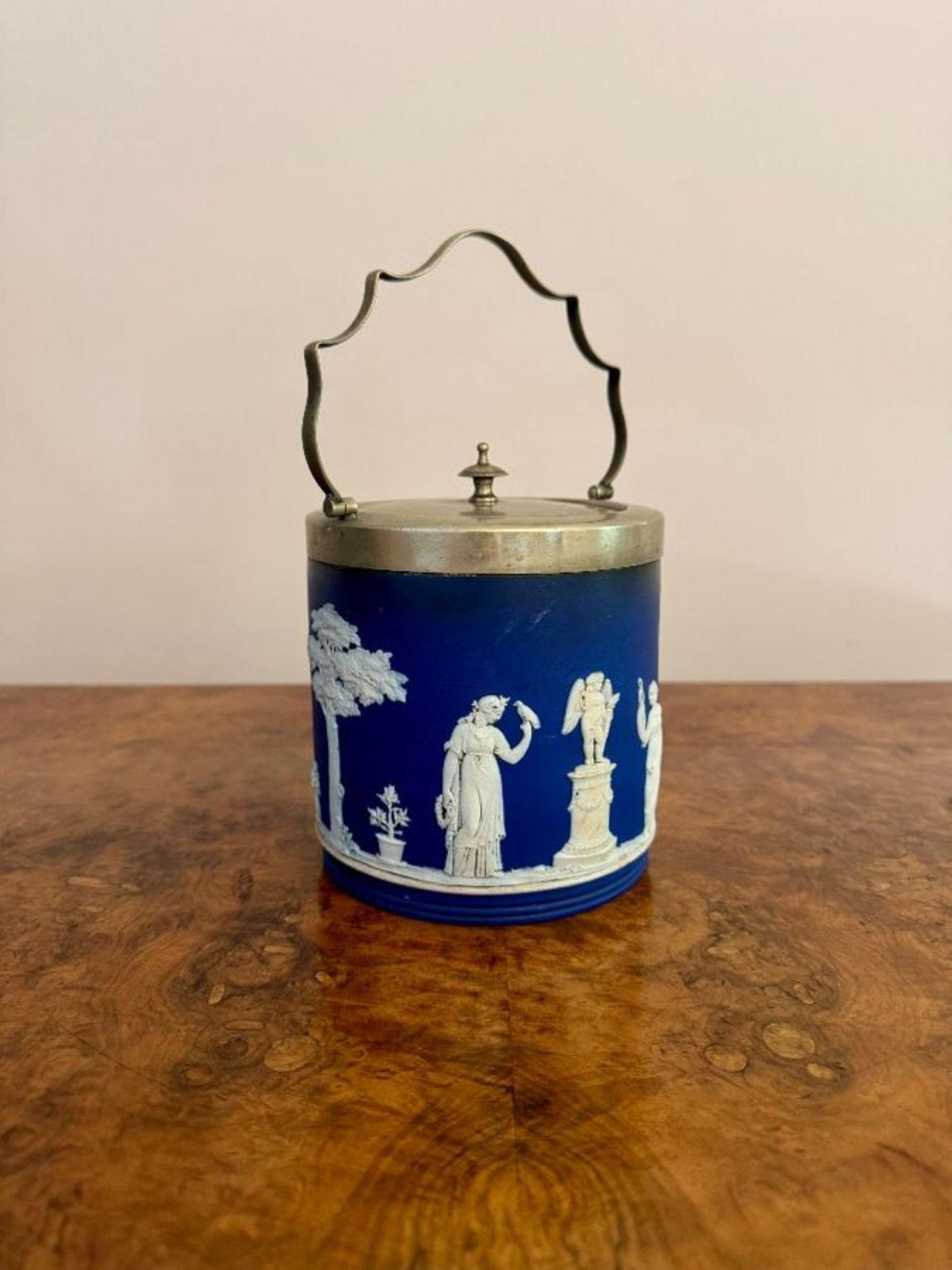 Wunderschönes antikes Wedgwood Jasper Ware Biskuitfass im Angebot 1