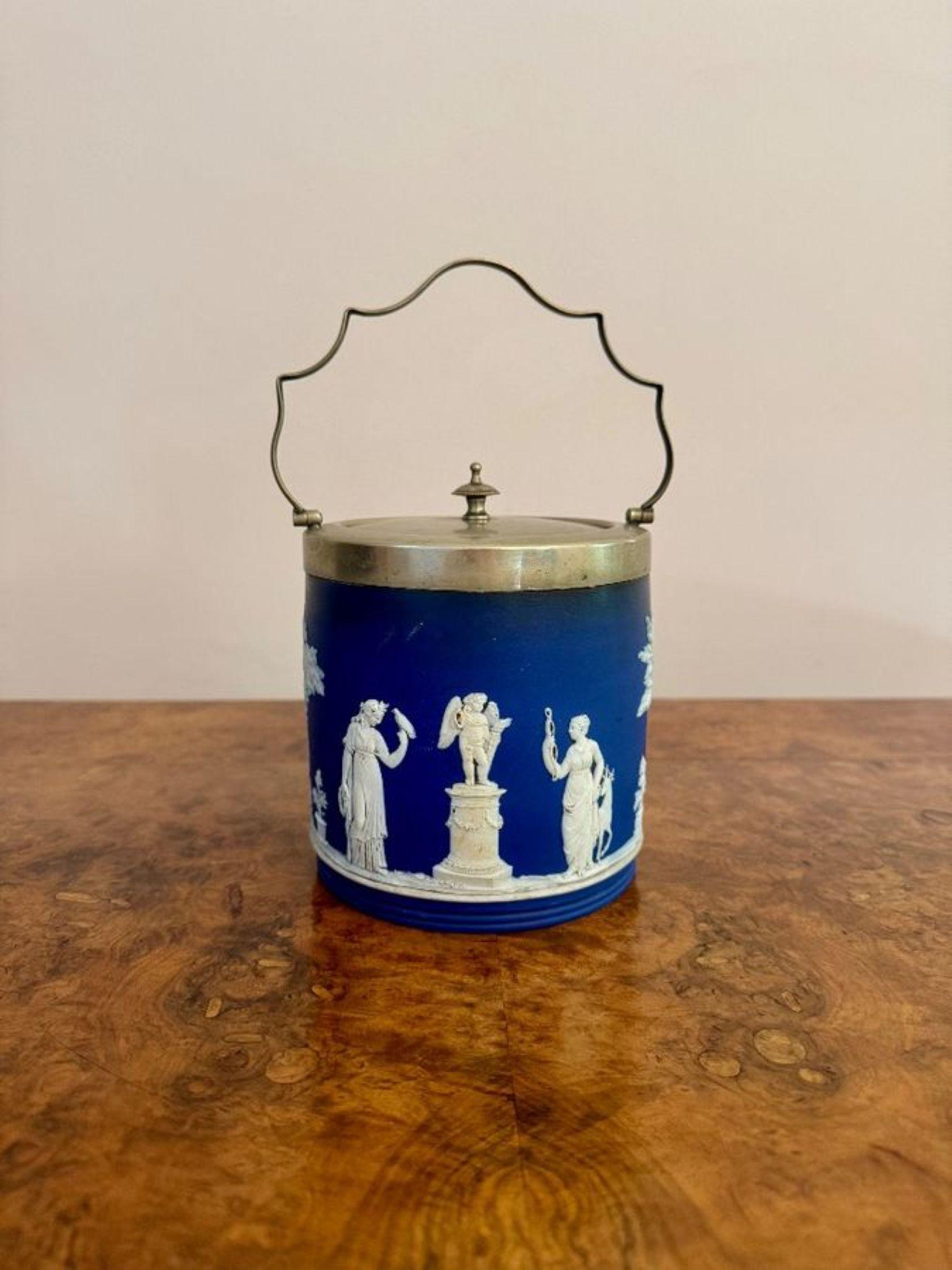 Wunderschönes antikes Wedgwood Jasper Ware Biskuitfass im Angebot 2