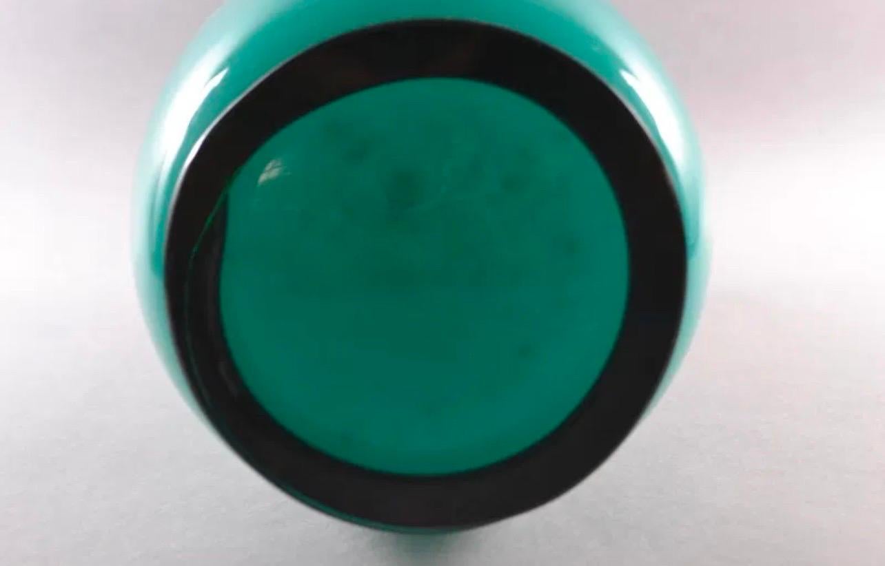 Splendido vaso di vetro artistico Venini con acquamarina, firmato e datato sul fondo del vaso: Venini  2008
H: 14 1/8