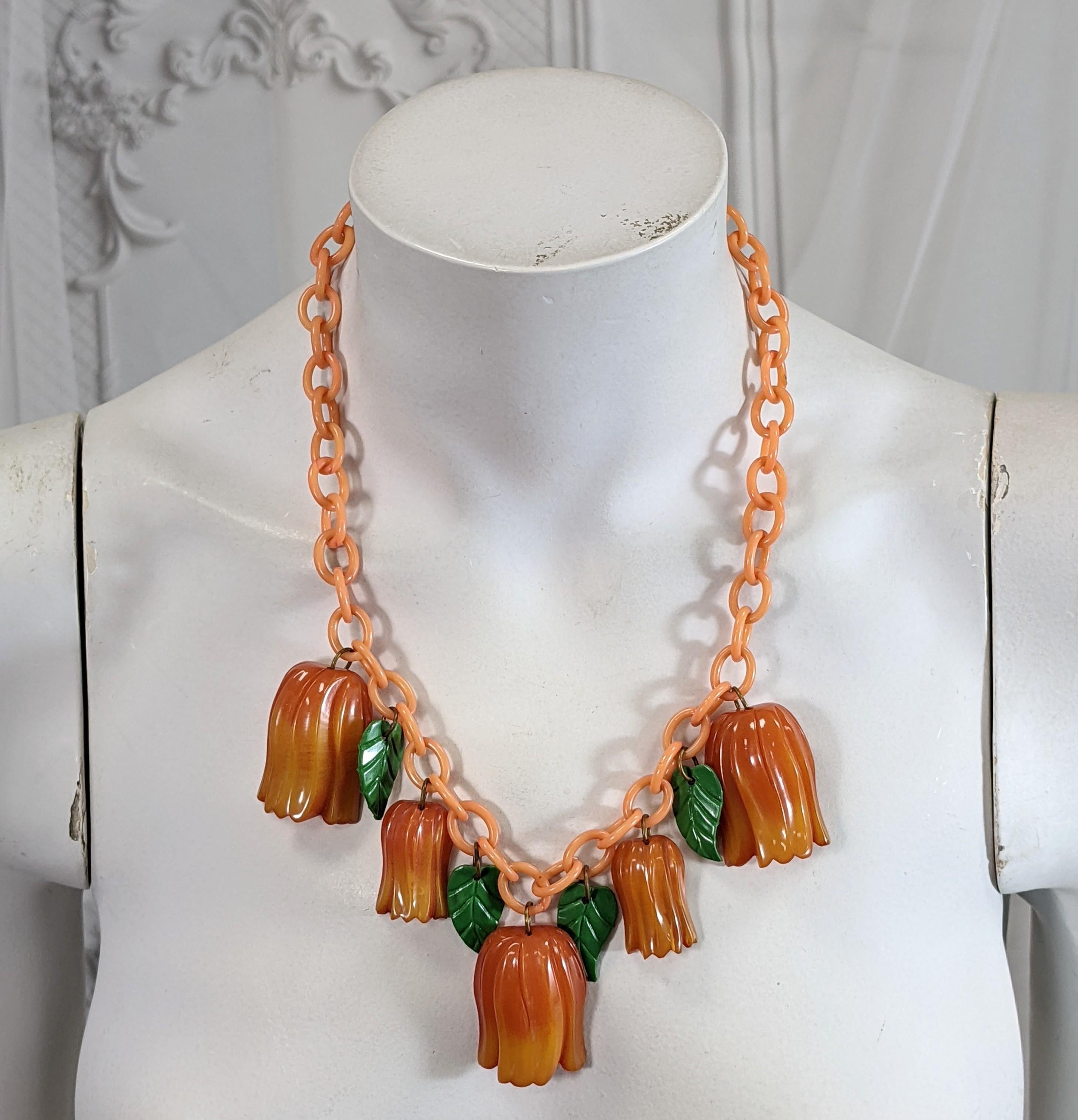 Meravigliosa collana di tulipani in bachelite Art Deco in vendita 3