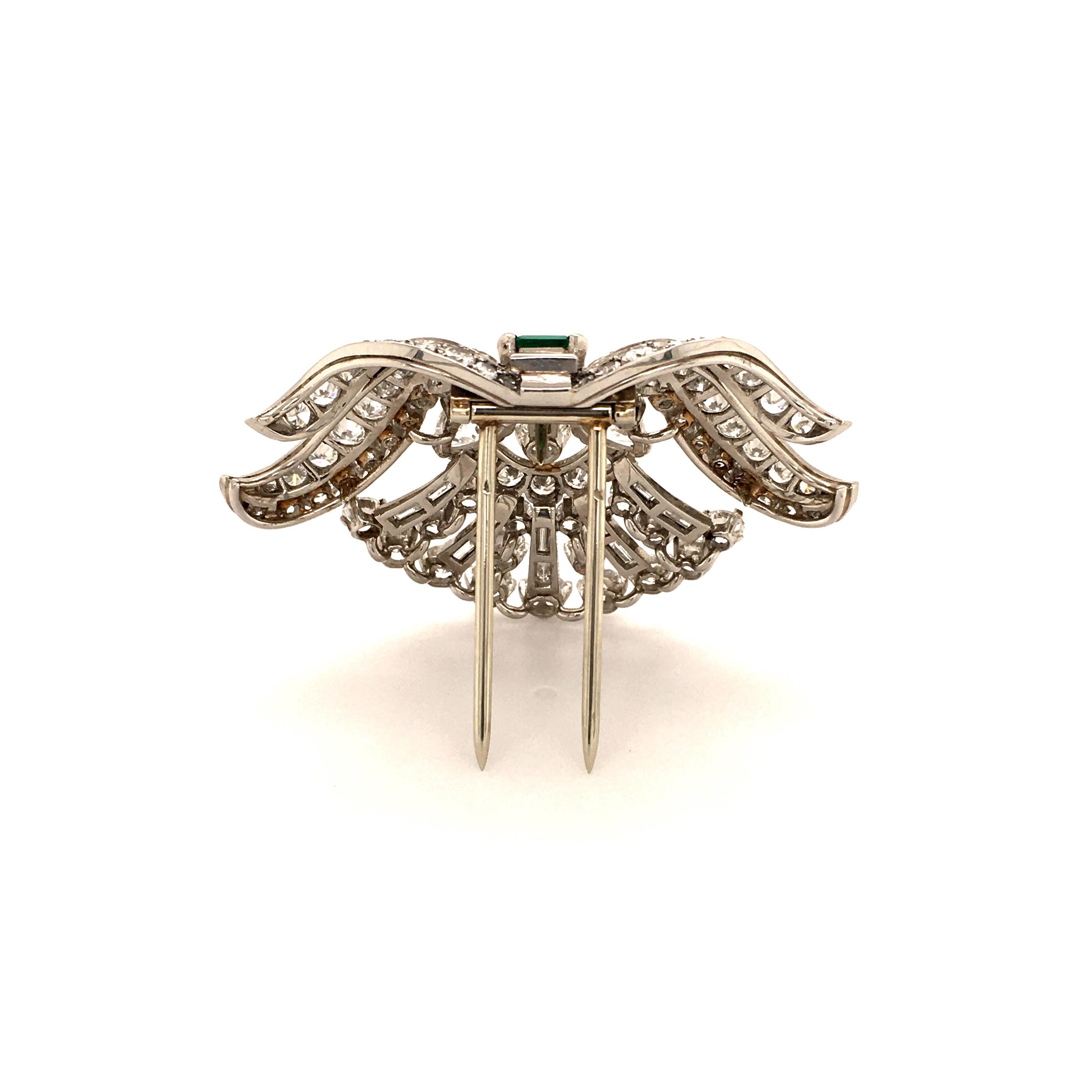 Wonderful Art Deco Clip in Platinum 950 Set with Emerald and Diamonds For Sale 1