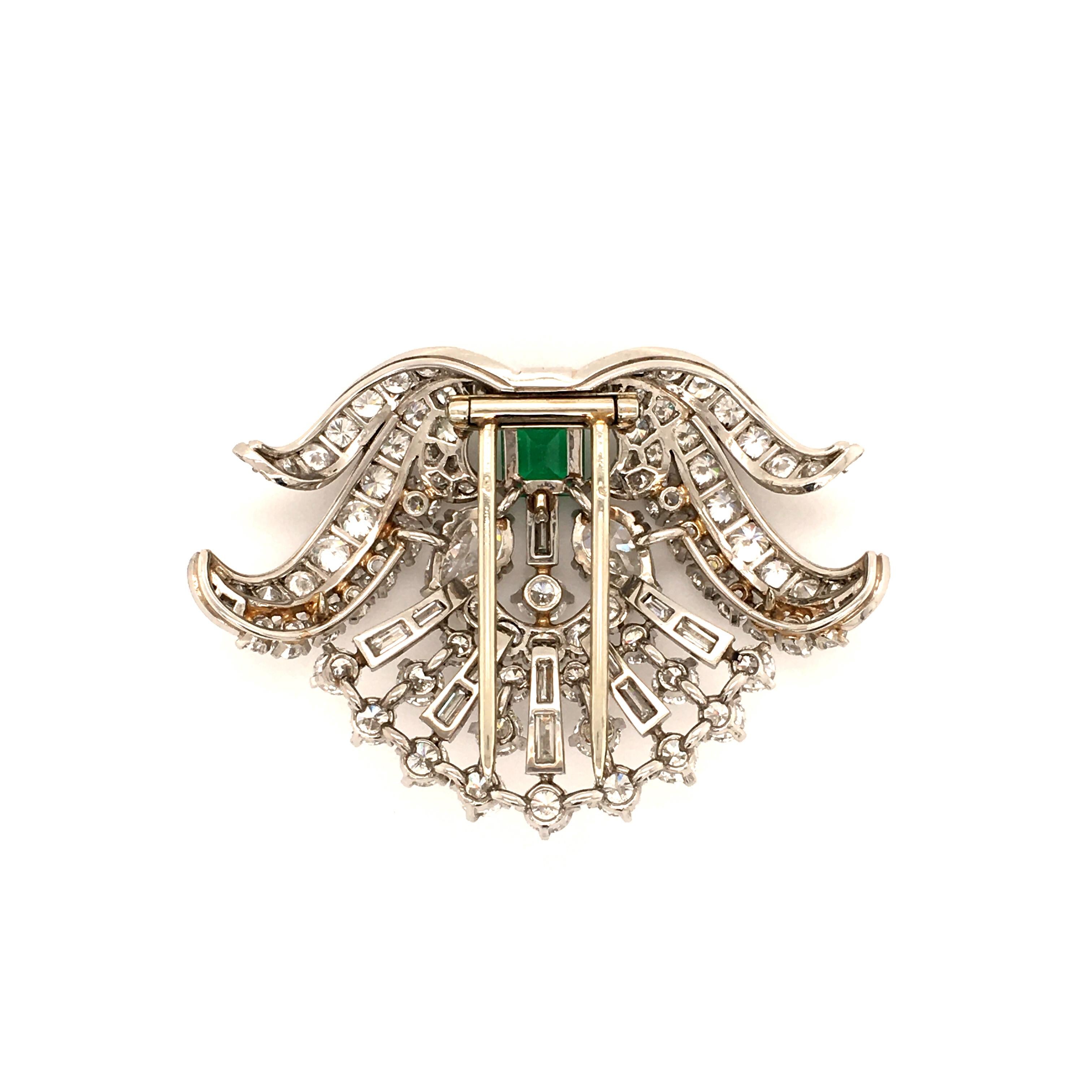 Wonderful Art Deco Clip in Platinum 950 Set with Emerald and Diamonds For Sale 4